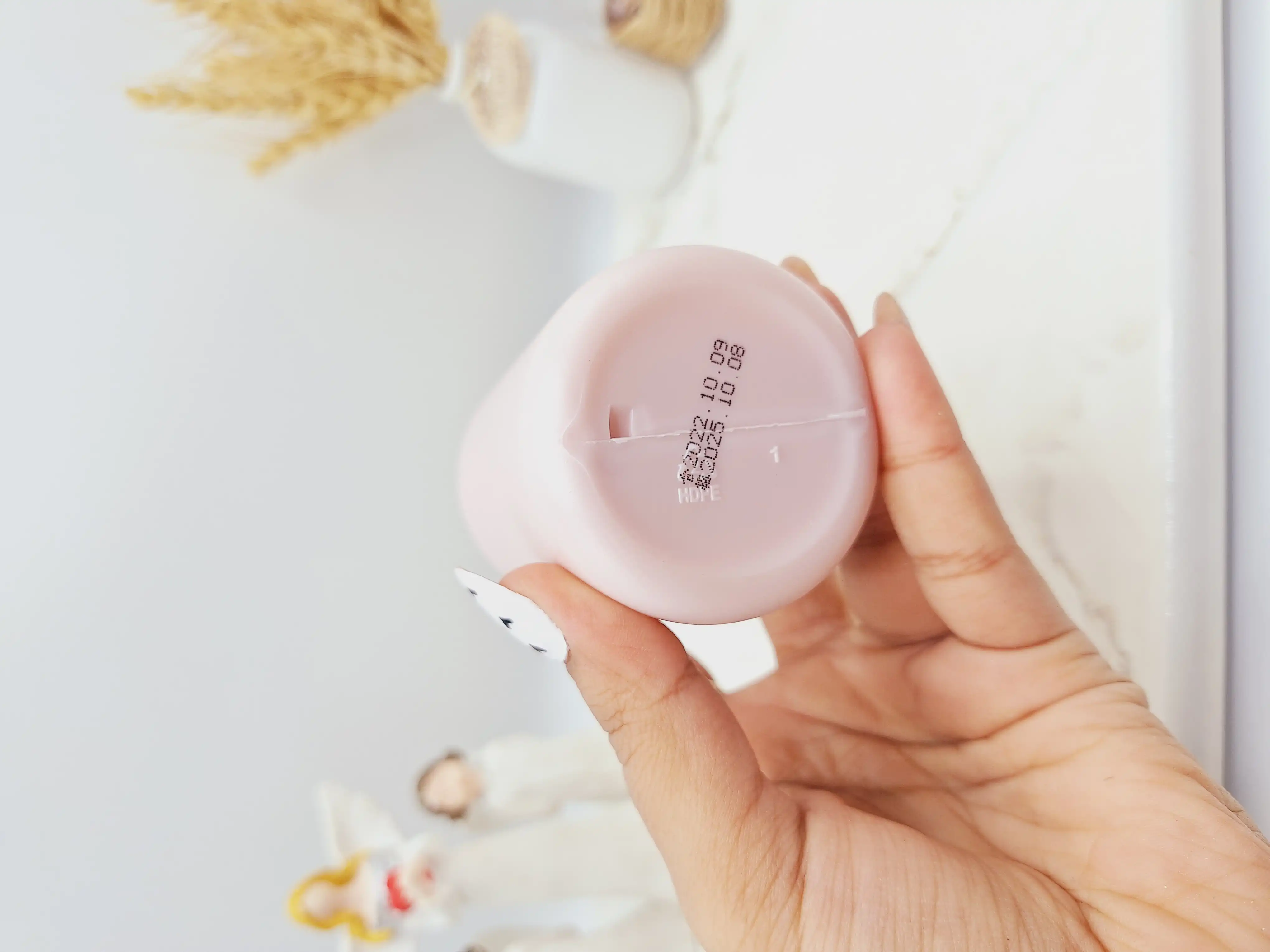 لوسیون بدن روشن کننده با رایحه کاکائو برند بیوآکوا حجم 250 میل کد 9667