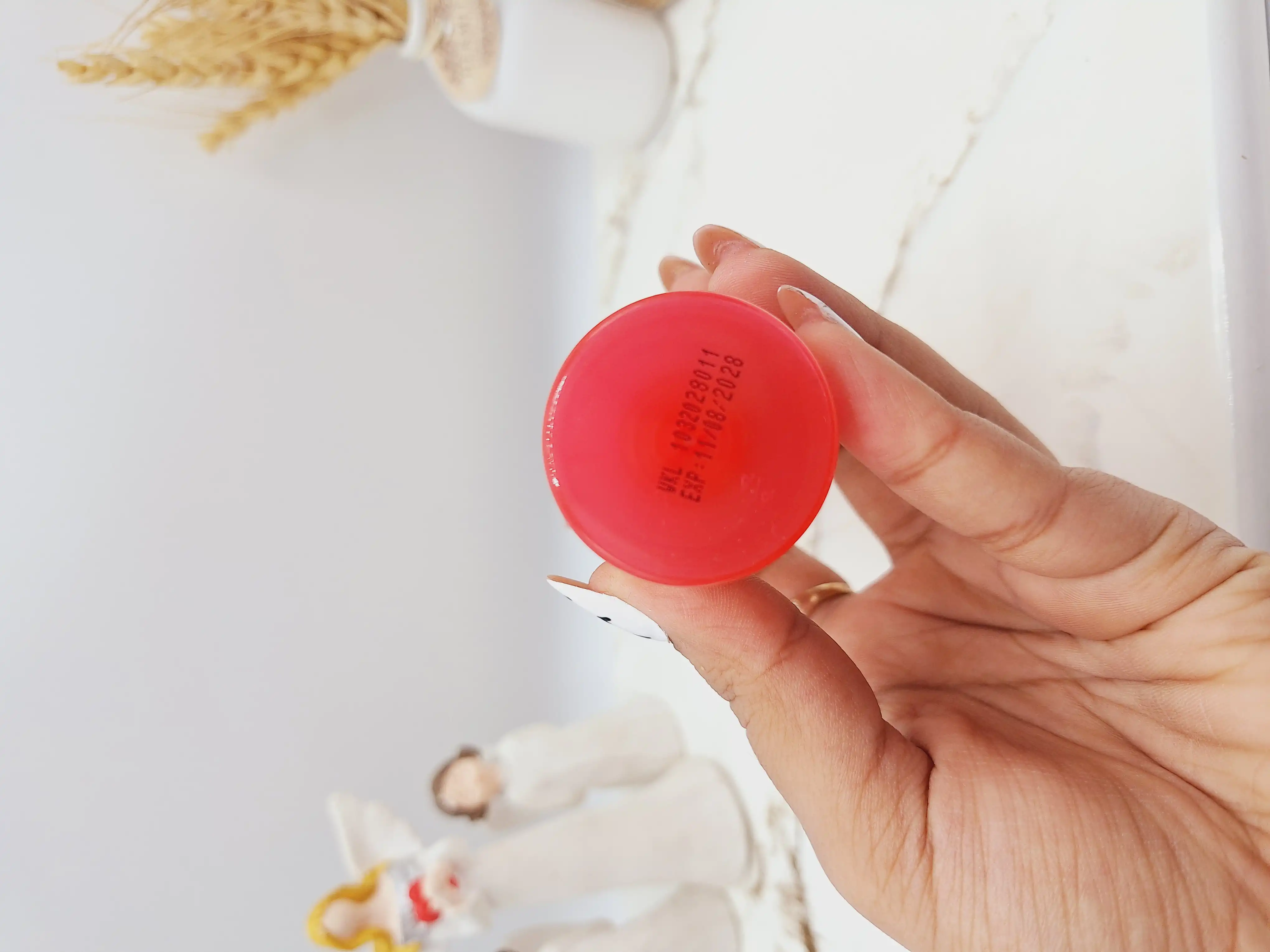 اسکراب و لایه بردار کوچک کننده منافذ رایحه توت فرنگی برند وکالی کد 770