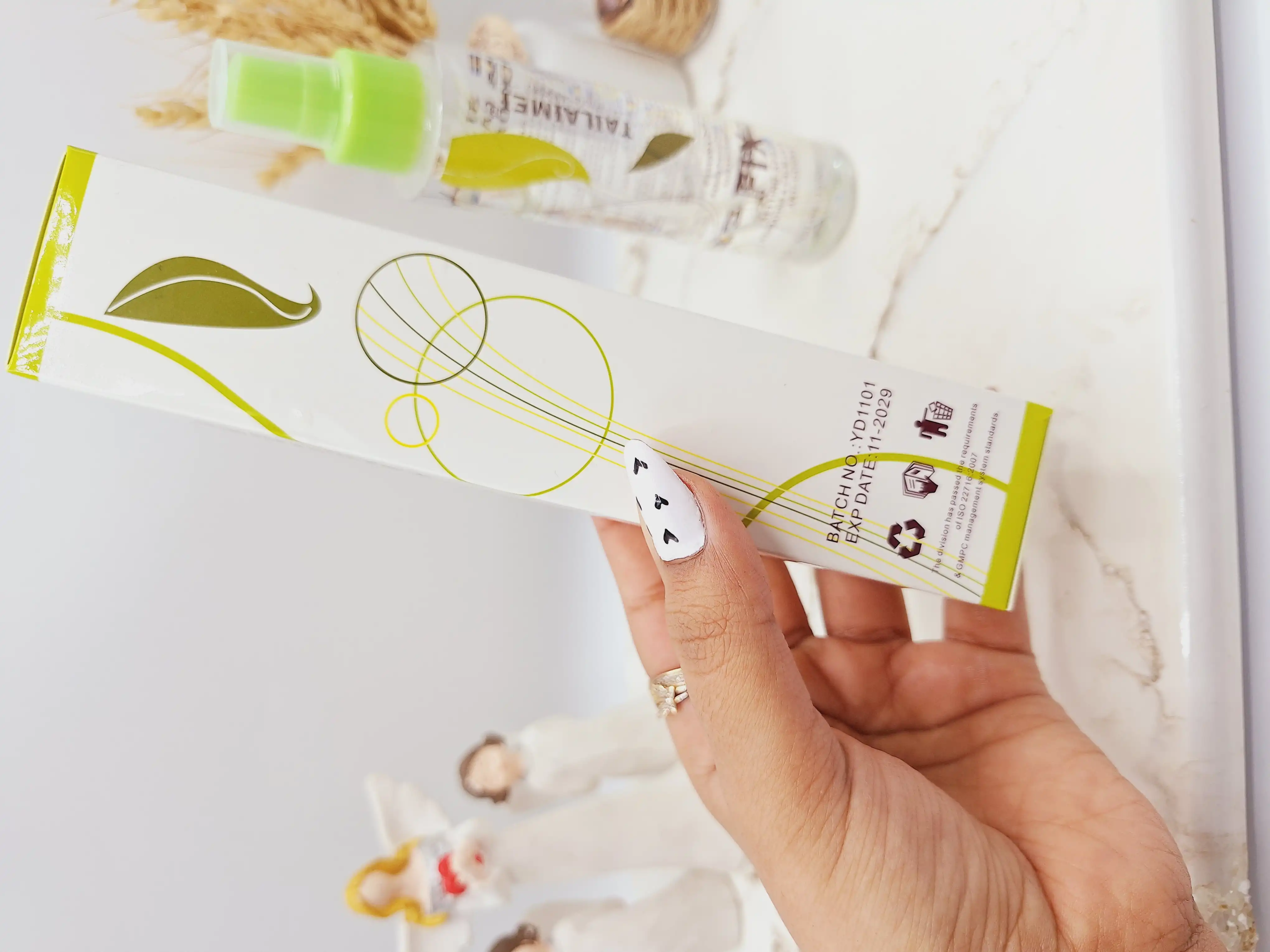 اسپری فیکس برند تایلامی دارای  آنتی اکسیدان مرطوب کننده و آرام بخش پوست حجم 150 میل کد SS050