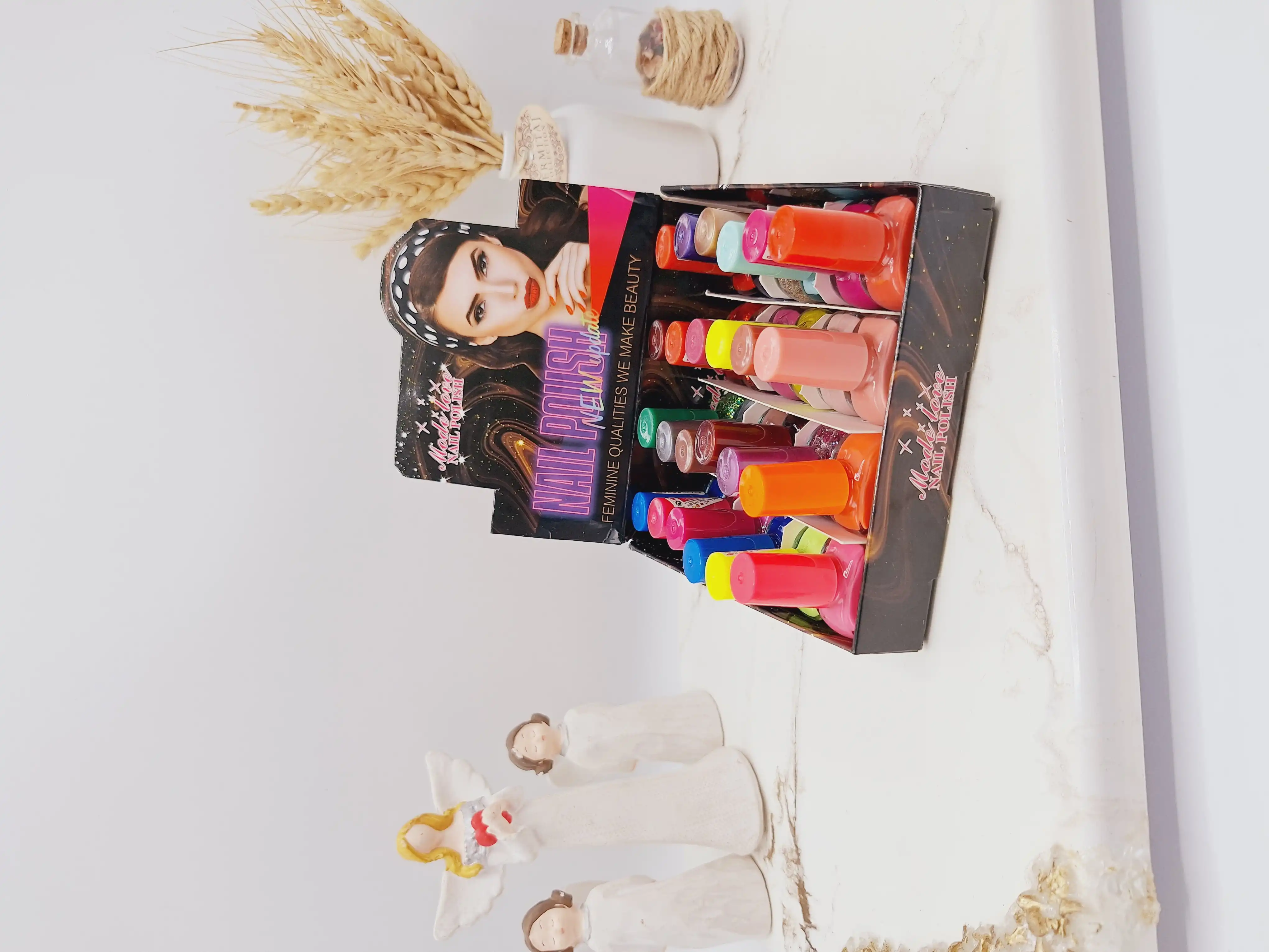 لاک ناخن طرح سیب برند مدا لاو کد 2010