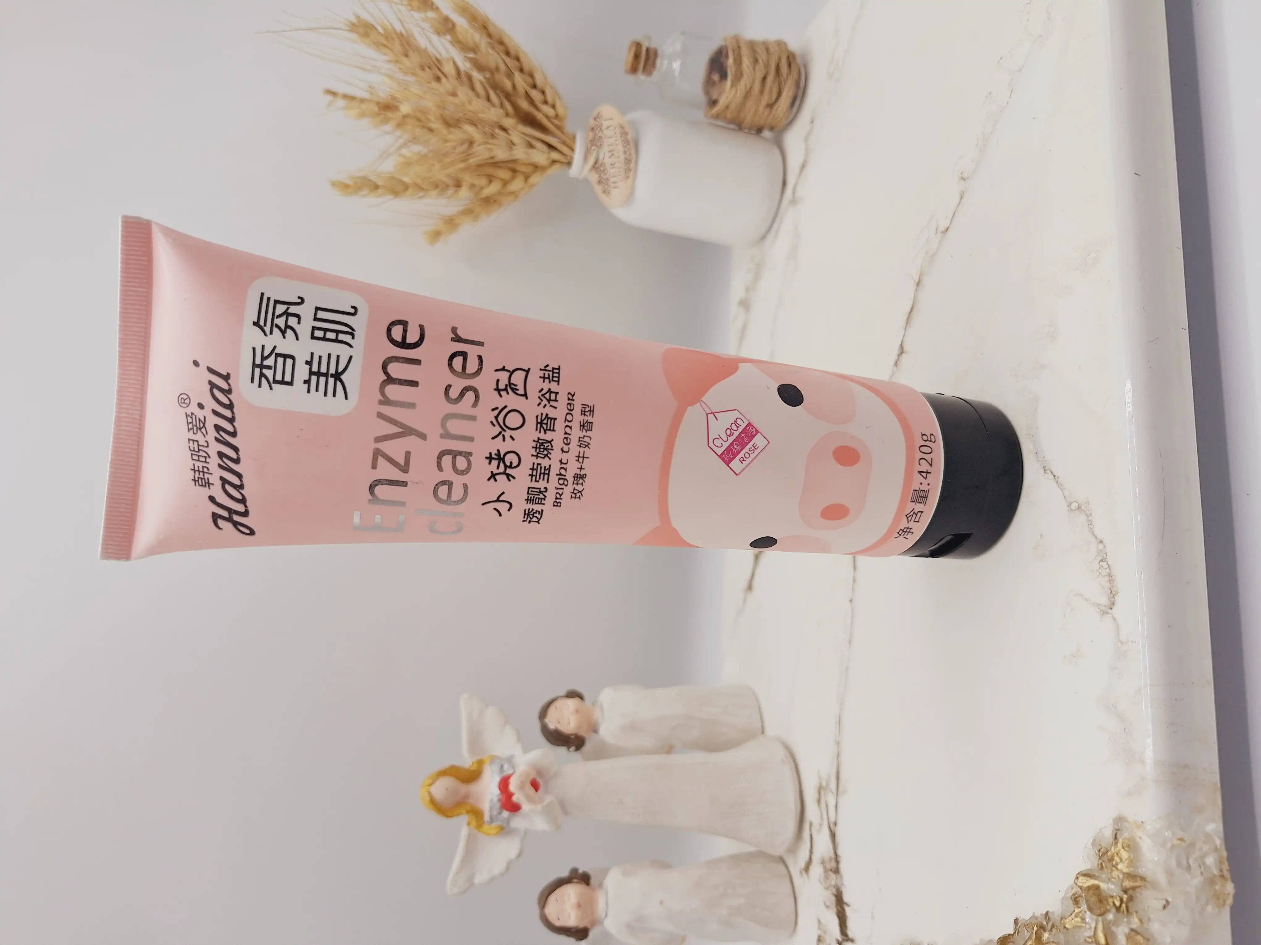 اسکراب و نمک بدن رایحه گل رز و شیر برند هانیای طرح خوک کد 4678