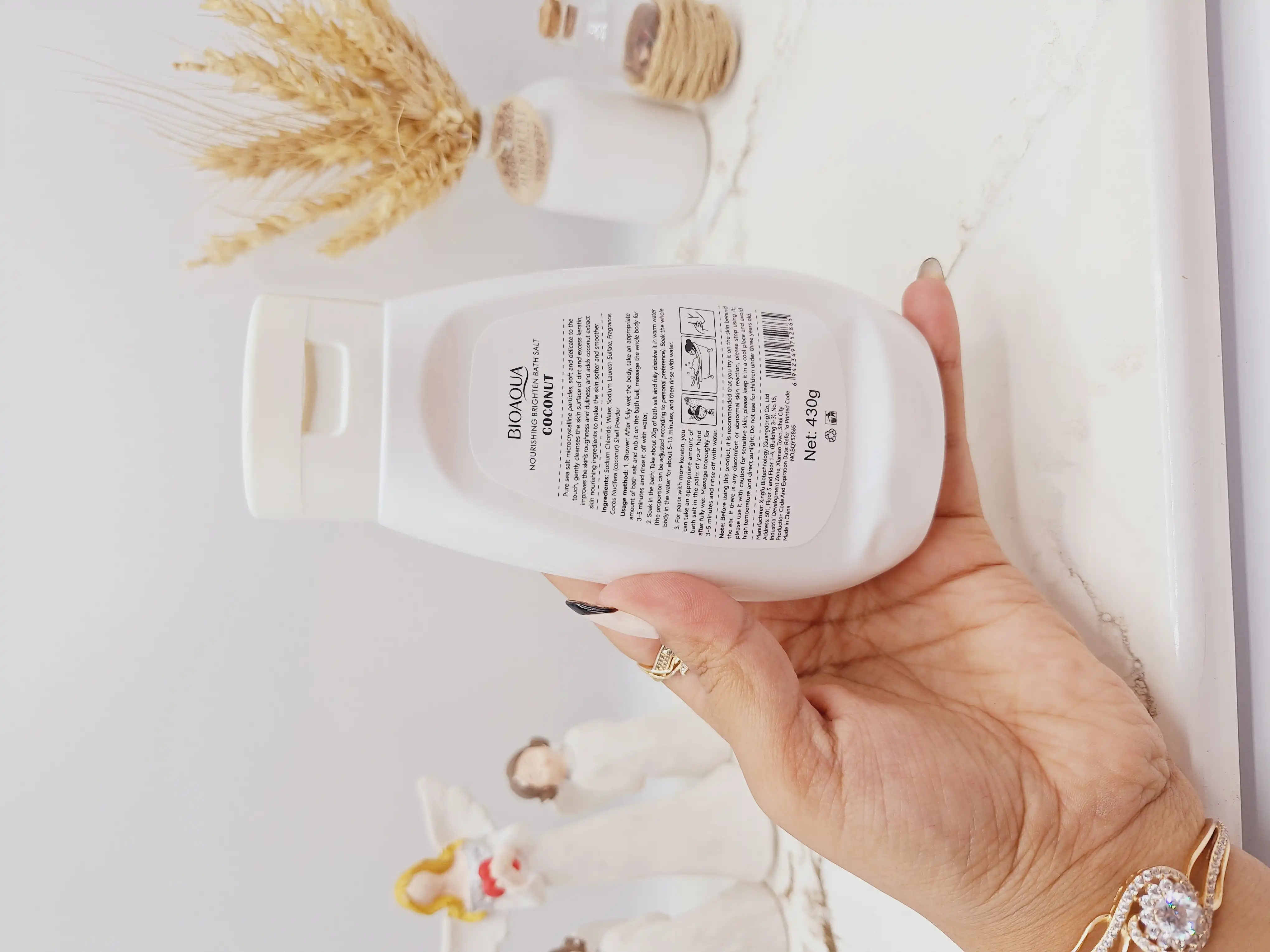 نمک بدن سفید کننده نارگیل برند بیوآکوا حجم 430 گرم کد 2865