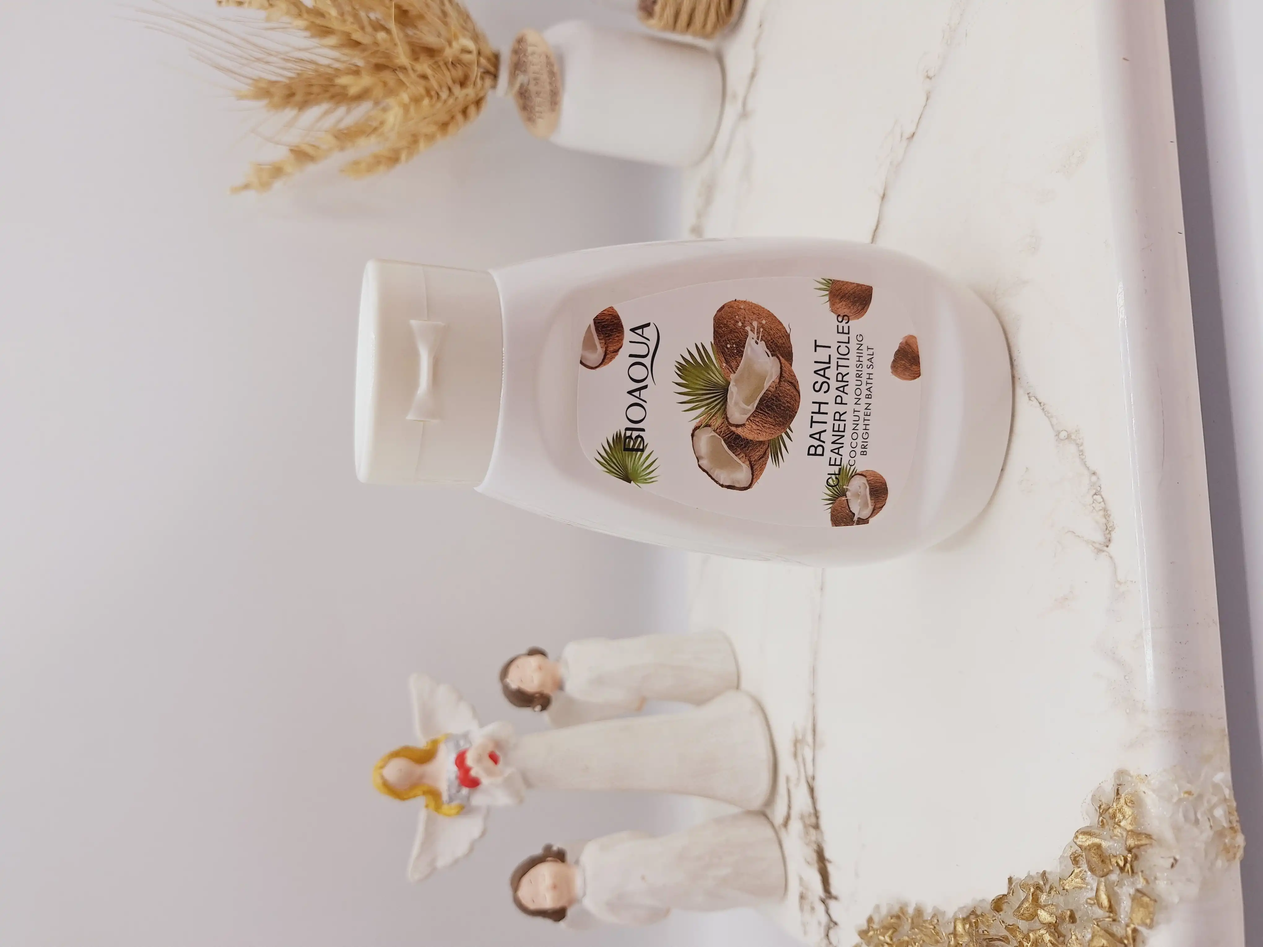 نمک بدن سفید کننده نارگیل برند بیوآکوا حجم 430 گرم کد 2865