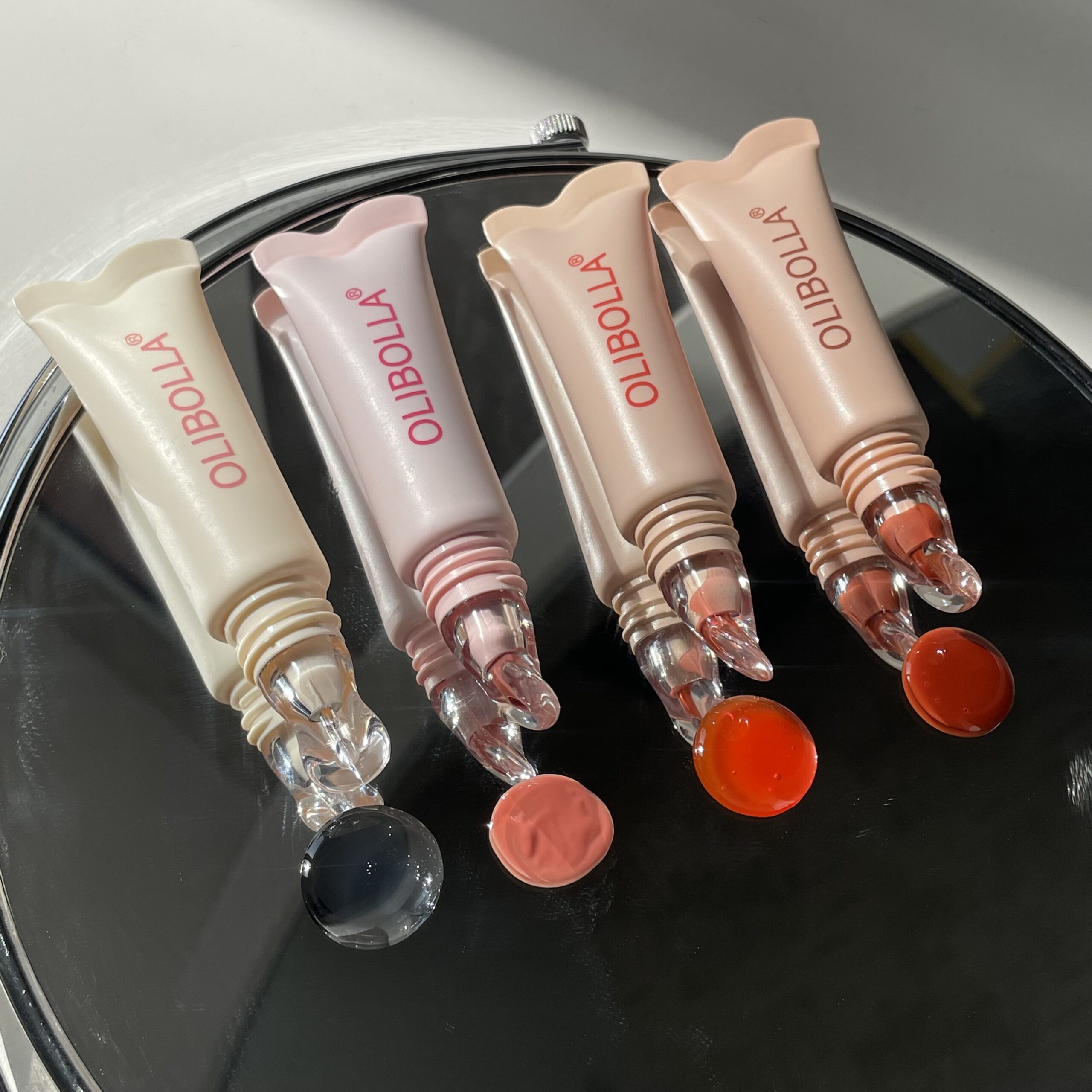 لیپ گلاس شیشه ای برند OLIBOLLA رایحه کیکی کد LA_L190