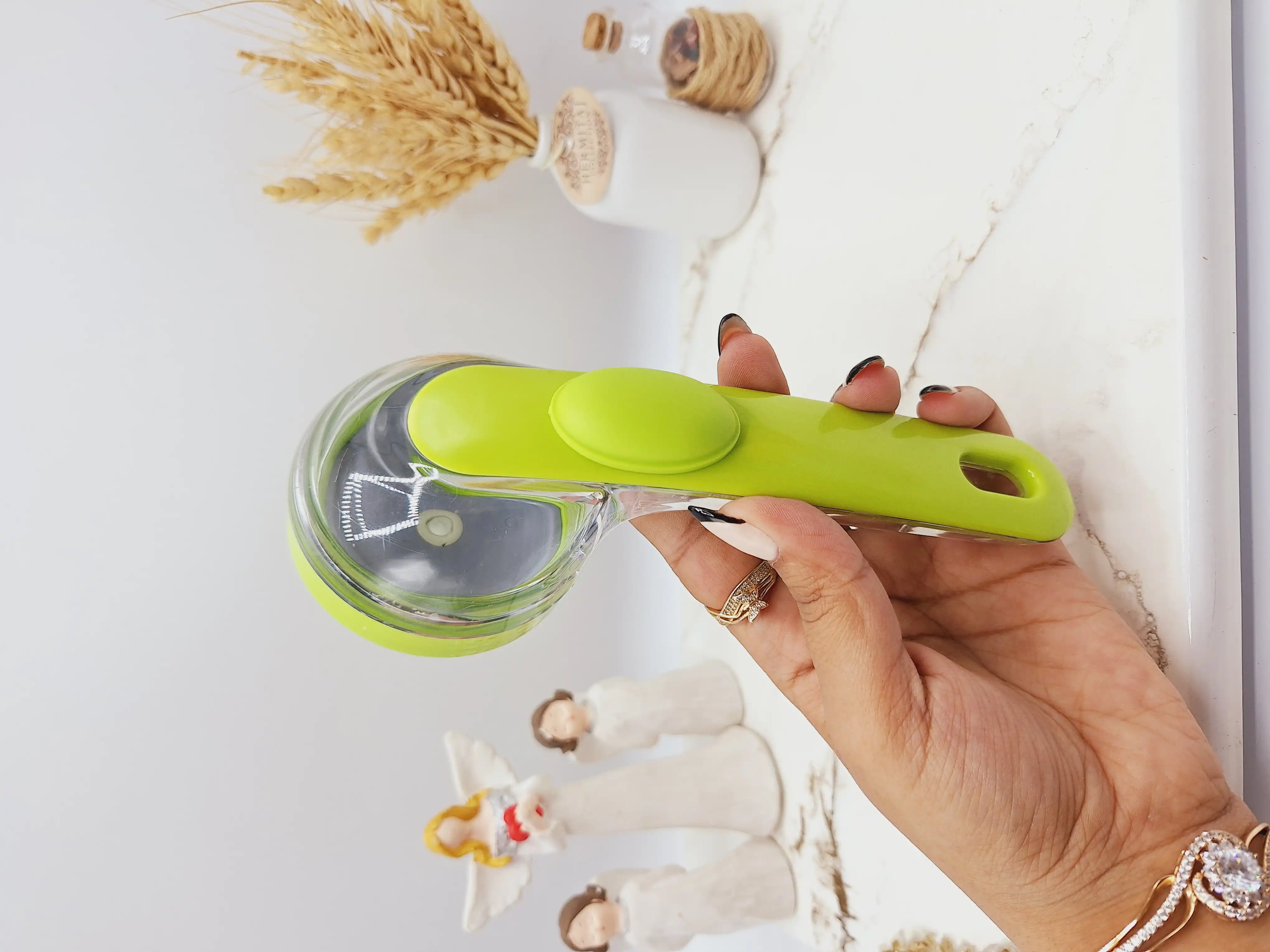 برس و ماساژور سیلیکونی مخزنی دسته دار