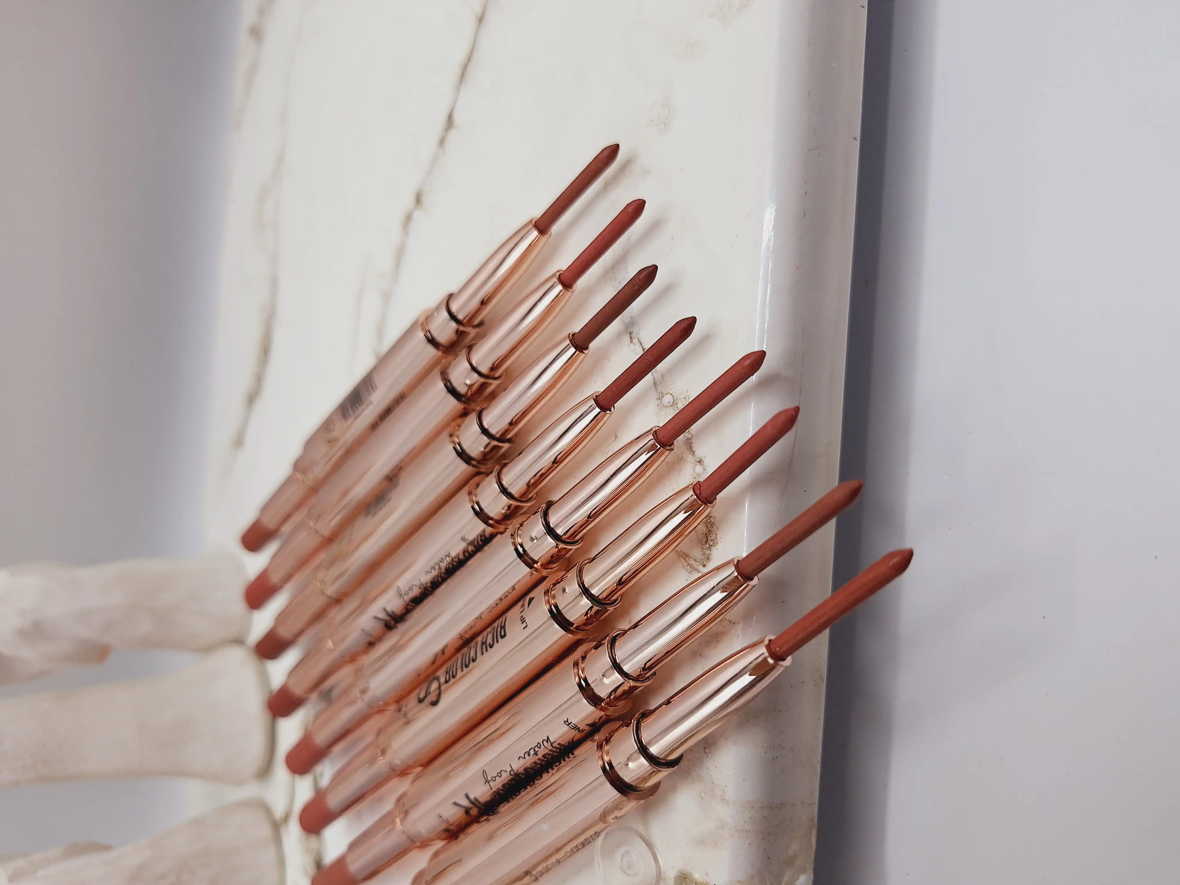 خط لب و رژ لب جامد دو سر ضد آب برند RICH COLOR کد A239