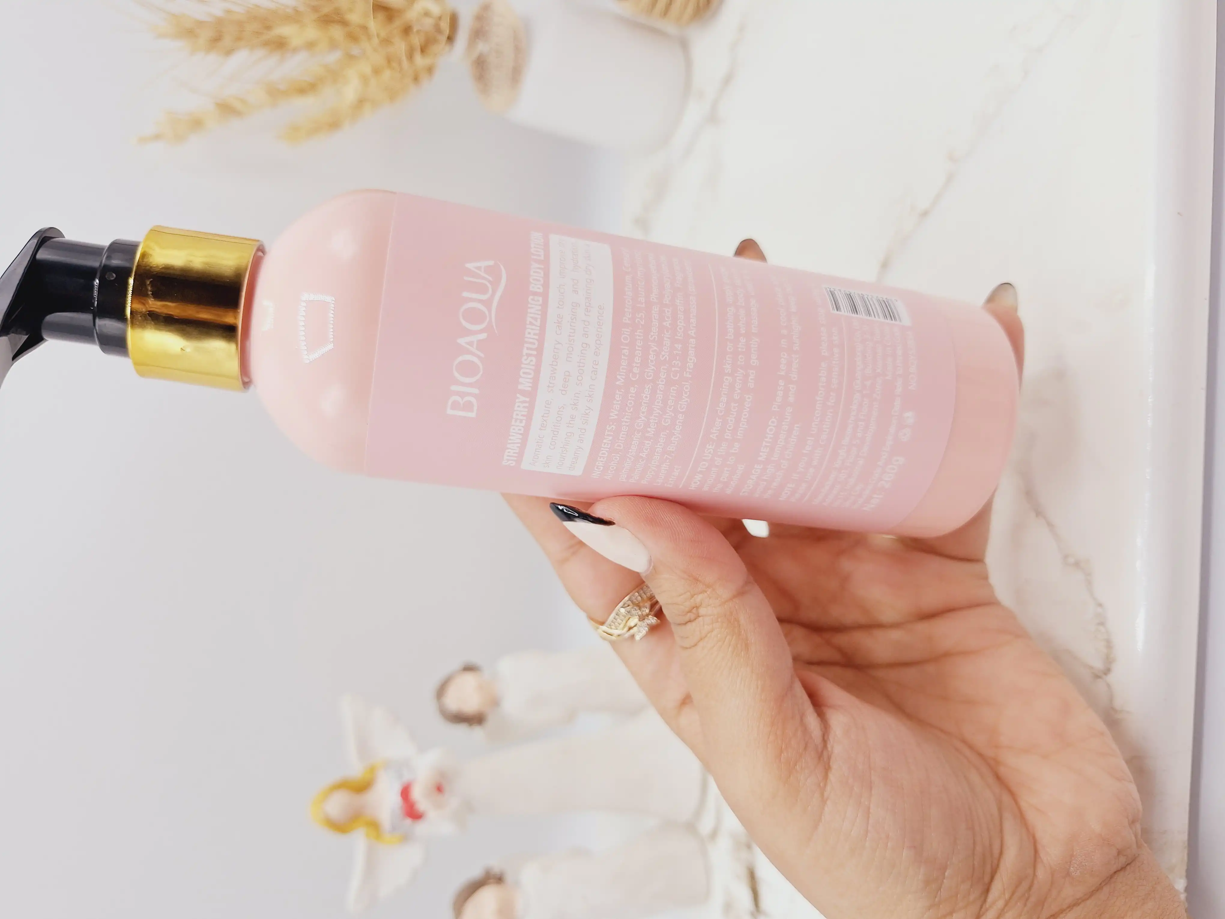 لوسیون بدن پمپی توت فرنگی آبرسان عمقی پوست بیوآکوا کد 2834