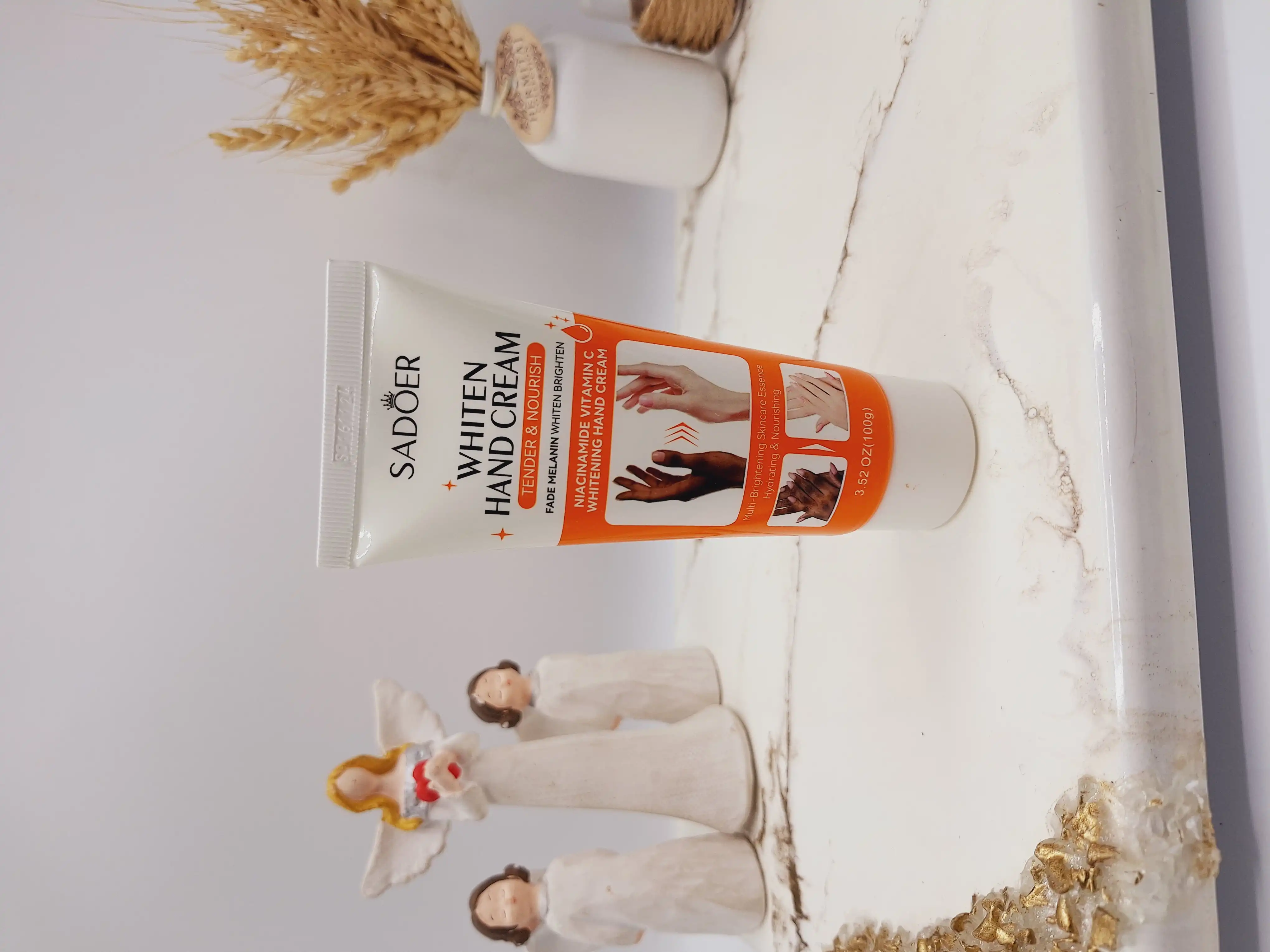کرم سفید کننده و نرم کننده پوست دست برند سادور کد 04130