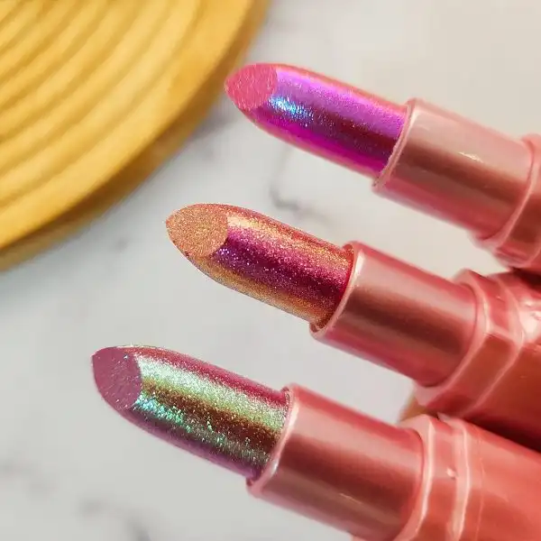 رژ جامد گلیتری خوش رنگ برند موکالره کد 770