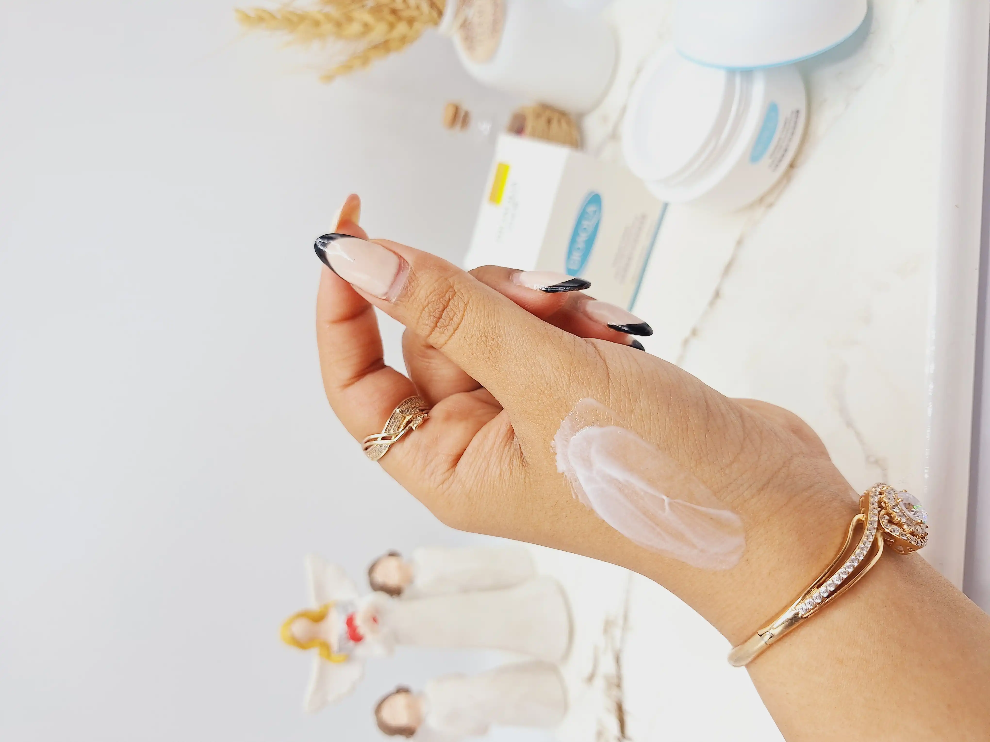 کرم کاسه ای صورت مرطوب کننده شیر مخصوص پوست حساس و کودکان بیوآکوا کد BQY75388