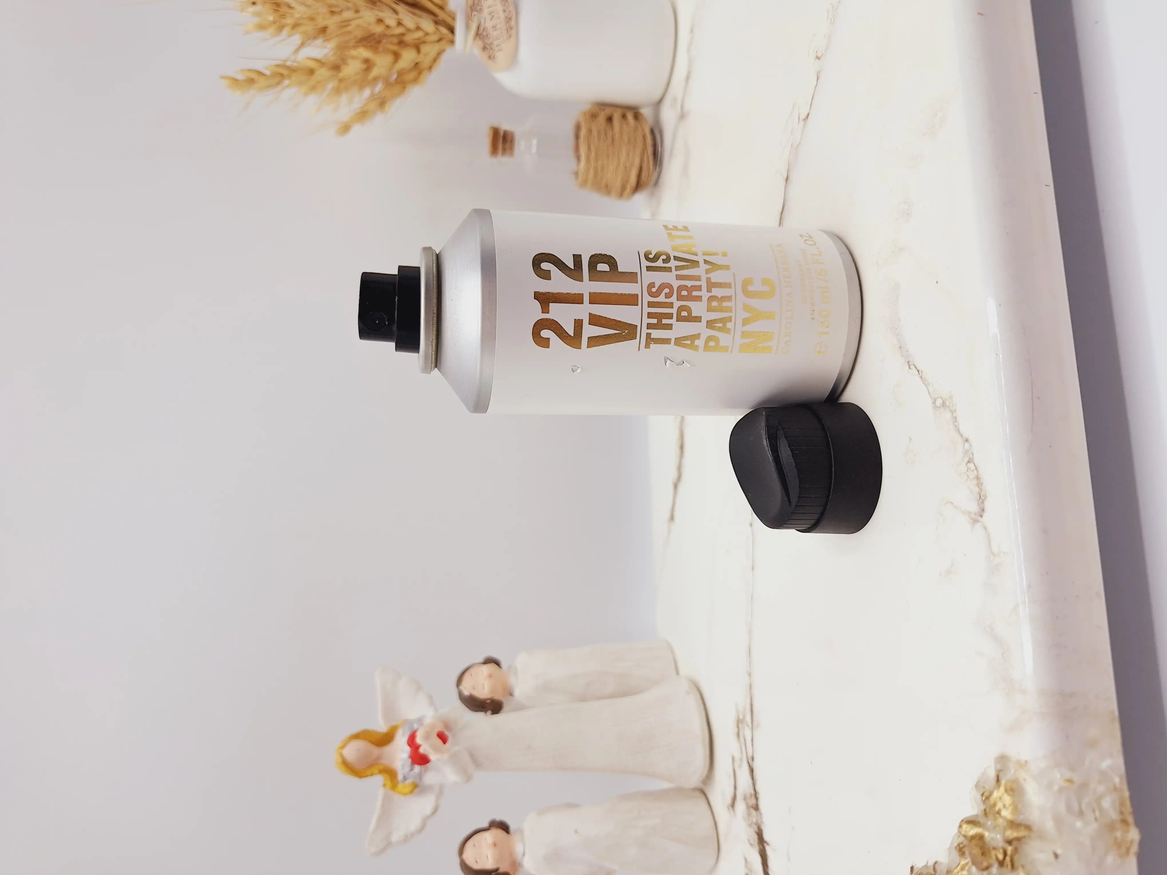 بادی اسپلش خوشبوو و ماندگار مدل 212 VIP (جلد سفید)