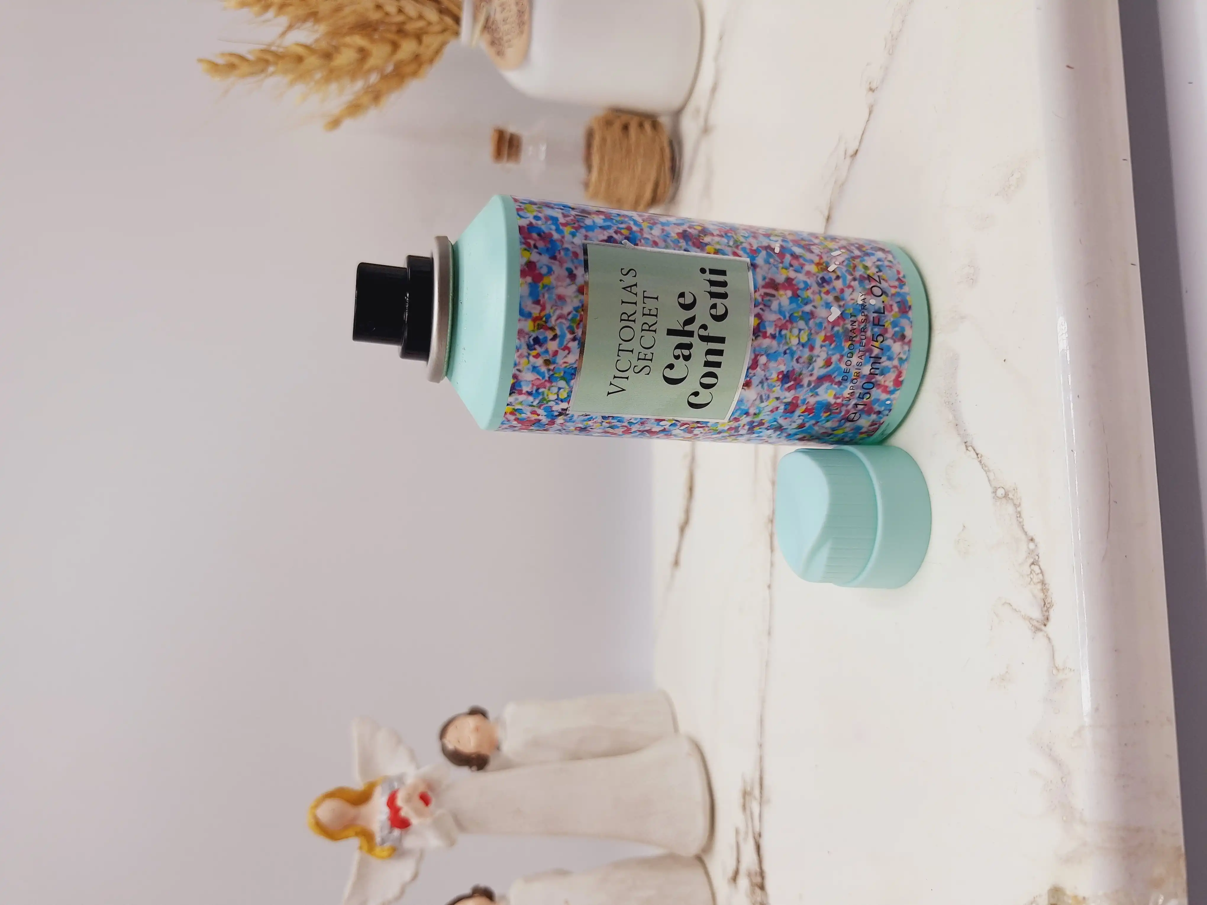 بادی اسپلش خوشبوو و ماندگار مدل Cake Confeni (جلد رنگارنگ)