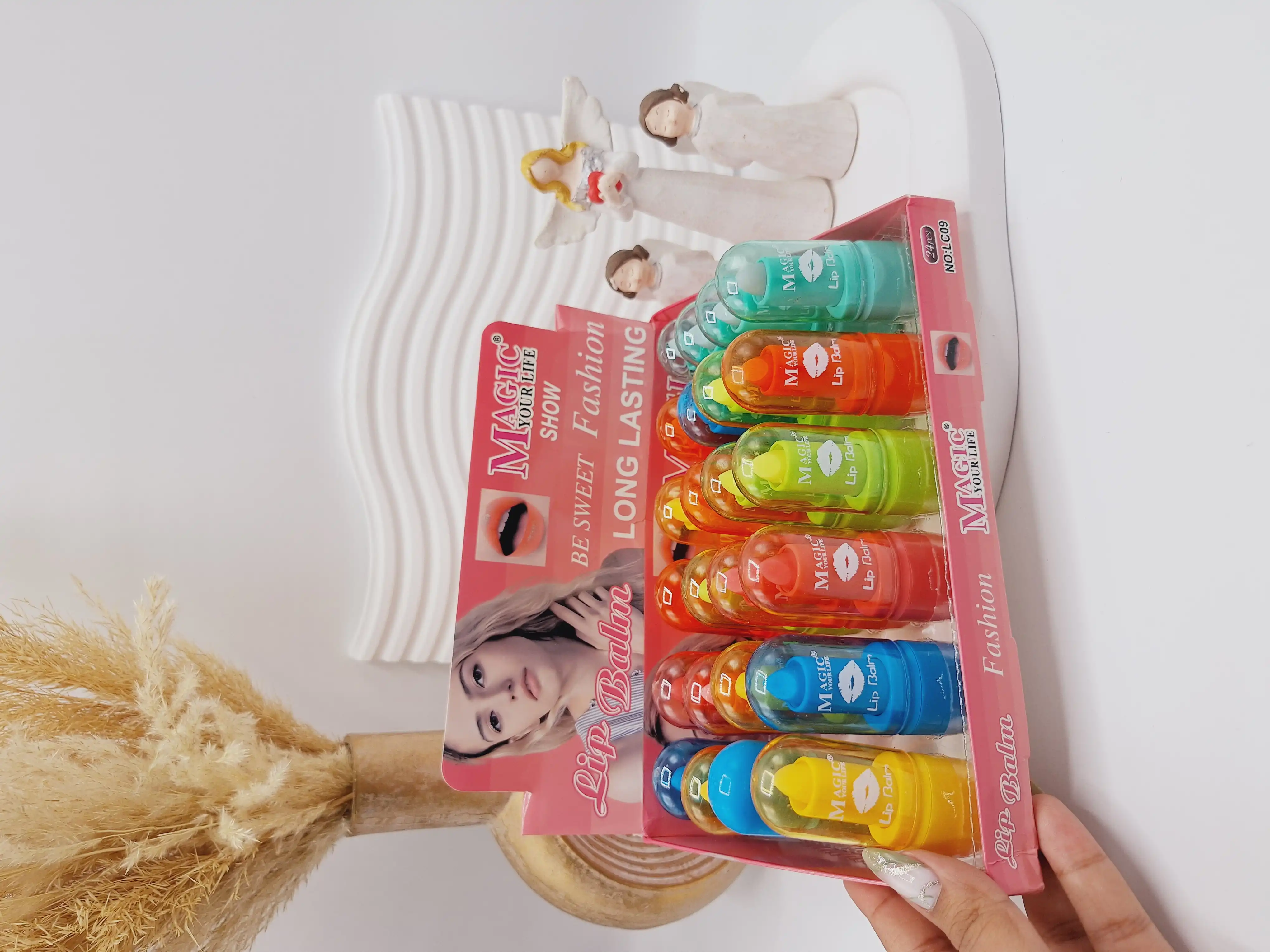 بالم لب پوکه رنگی برند مجیک فوق العاده خوشبو کد LC09