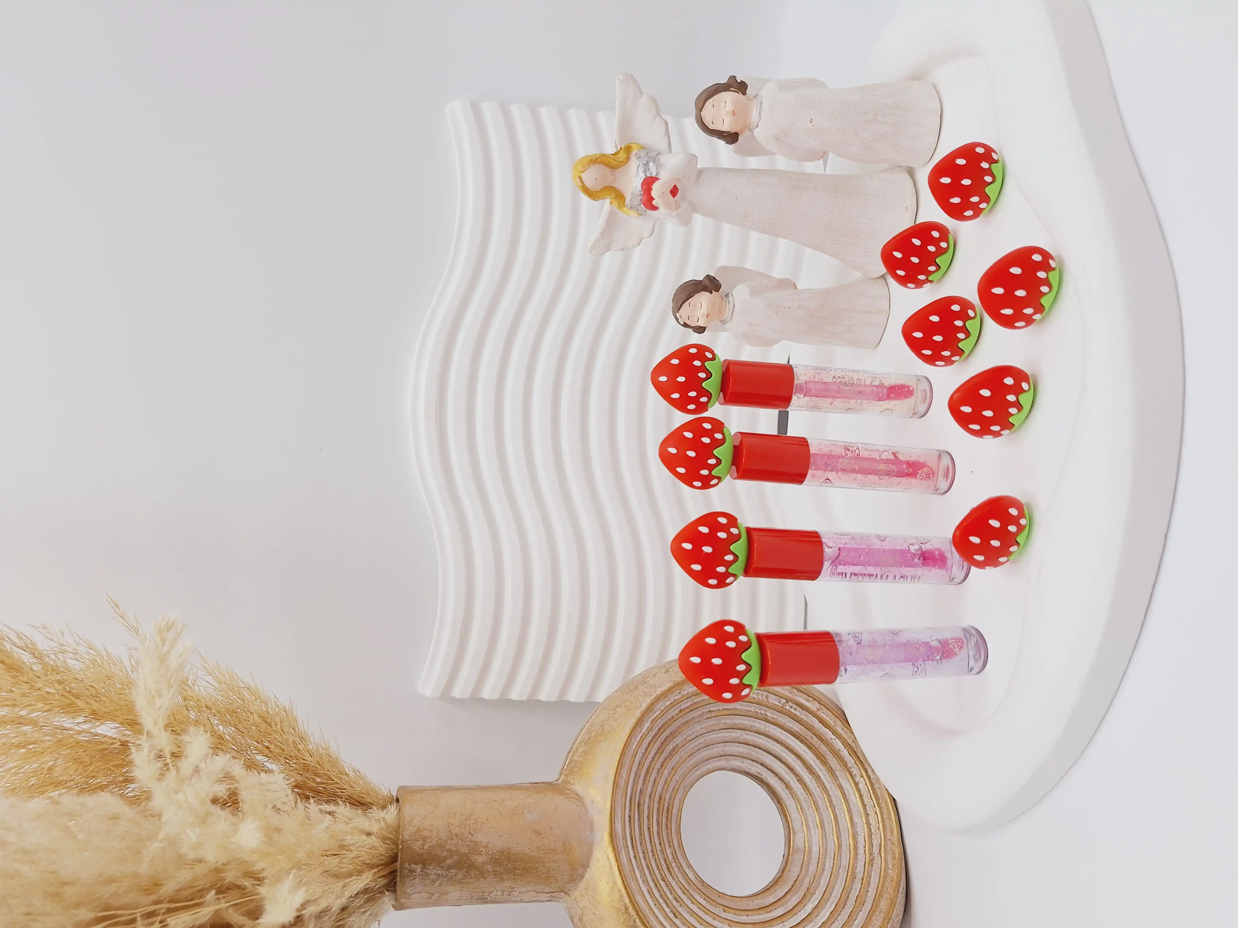 برق لب زیبا طرح توت فرنگی برند هدا مات می کد 359