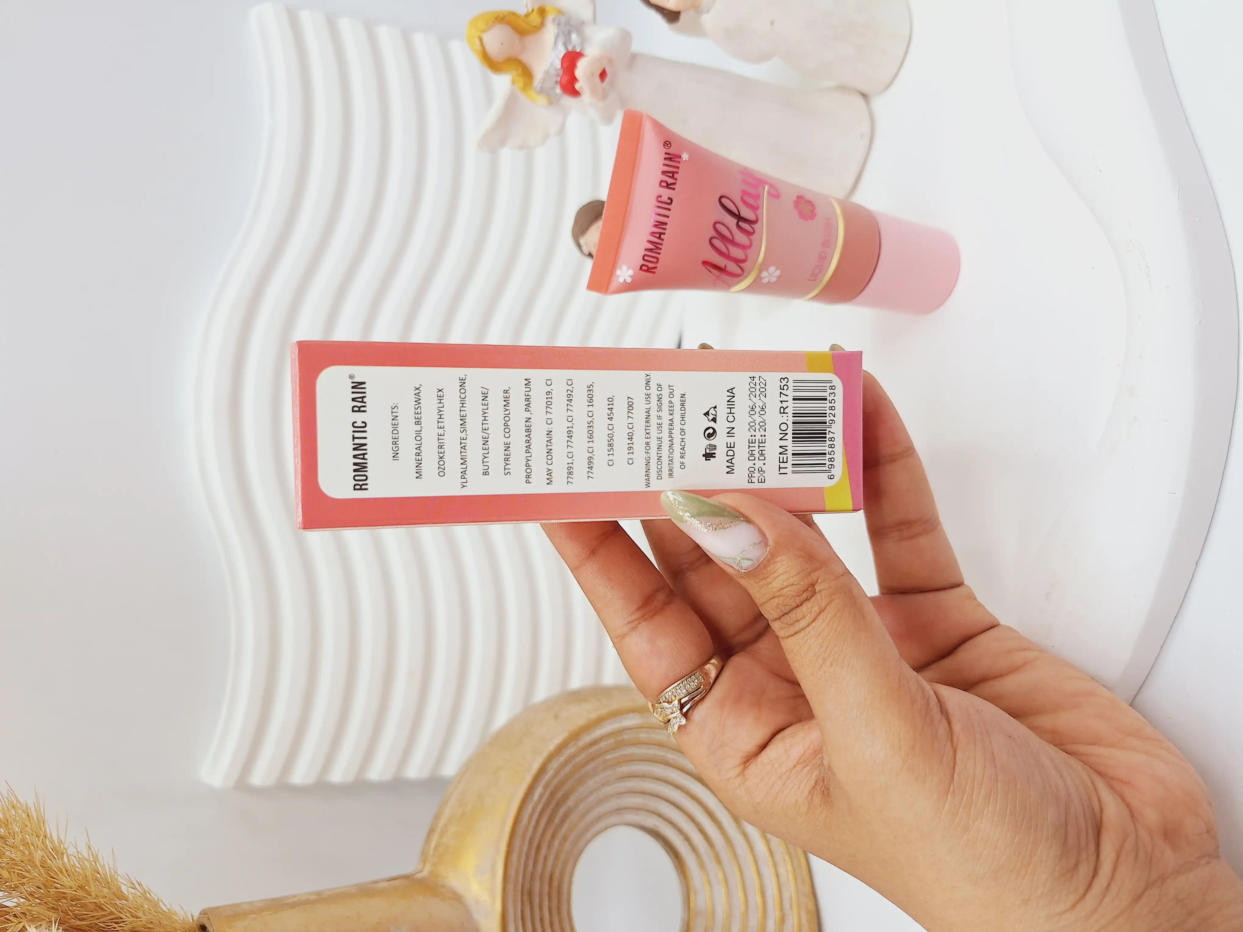 رژگونه مایع پرطرفدار پد دار تیوپی اورجینال برند Romantic rain کد 1753