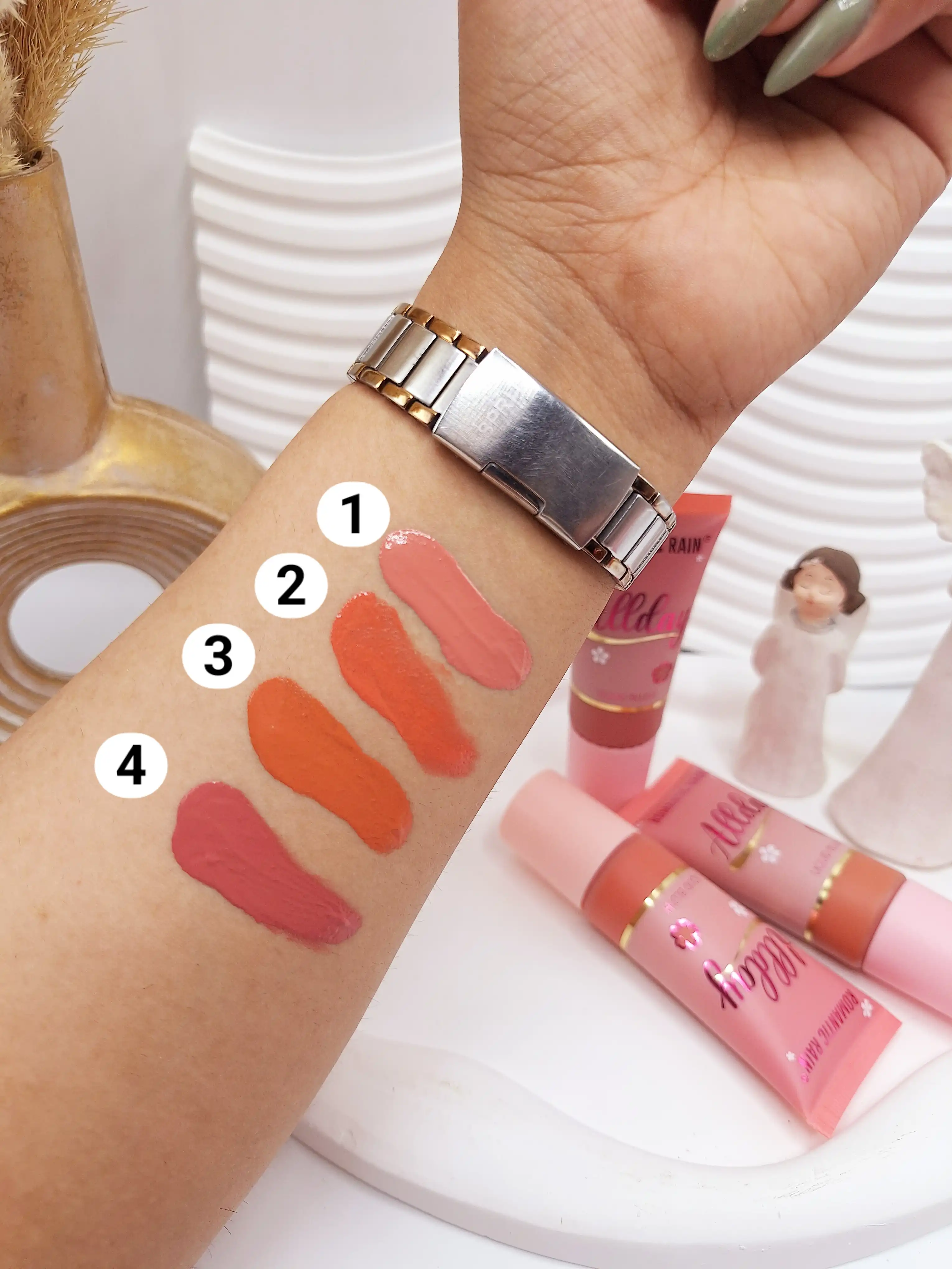 رژگونه مایع پرطرفدار پد دار تیوپی اورجینال برند Romantic rain کد 1753