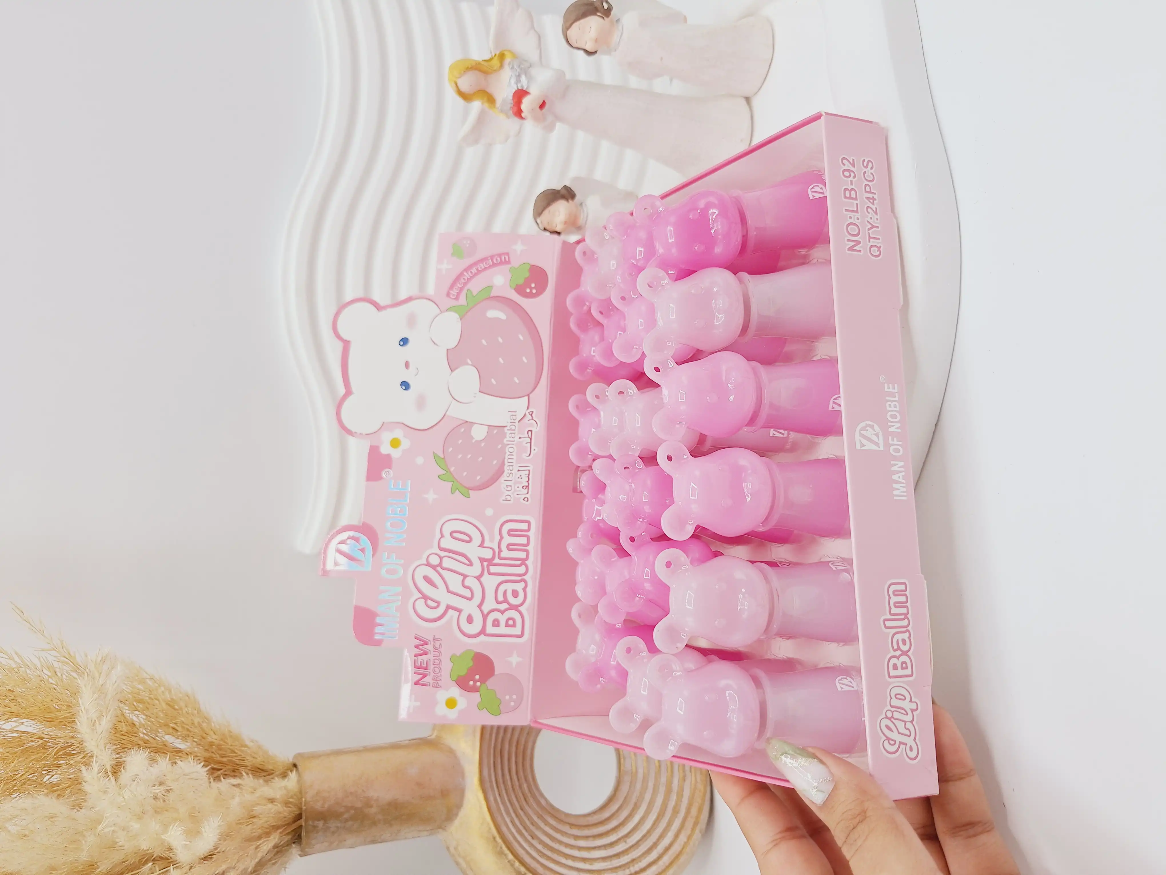 بالم لب خرسی زیبا با رایحه توت فرنگی برند ایمن اف نوبل کد LB-92