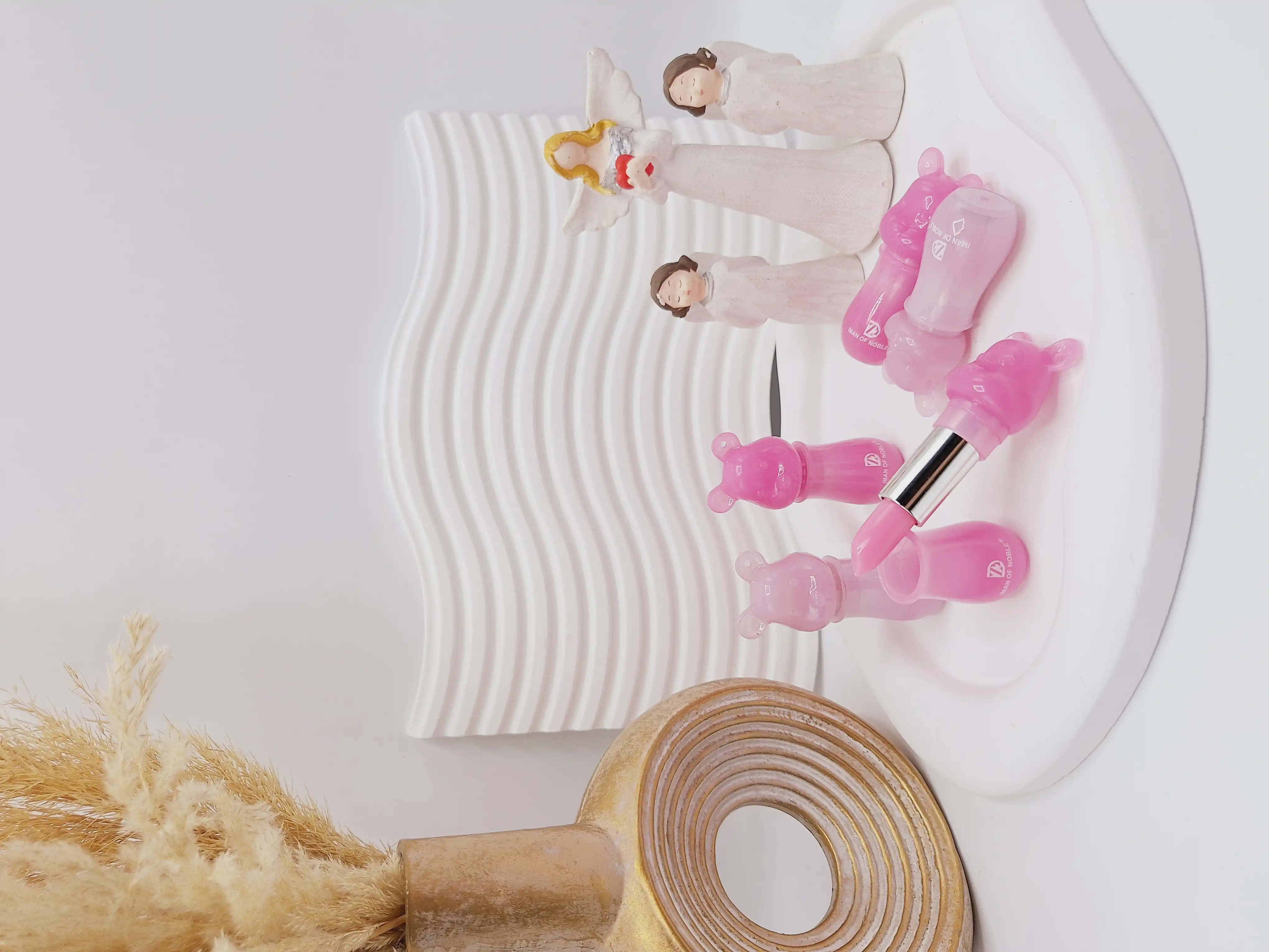 بالم لب خرسی زیبا با رایحه توت فرنگی برند ایمن اف نوبل کد LB-92