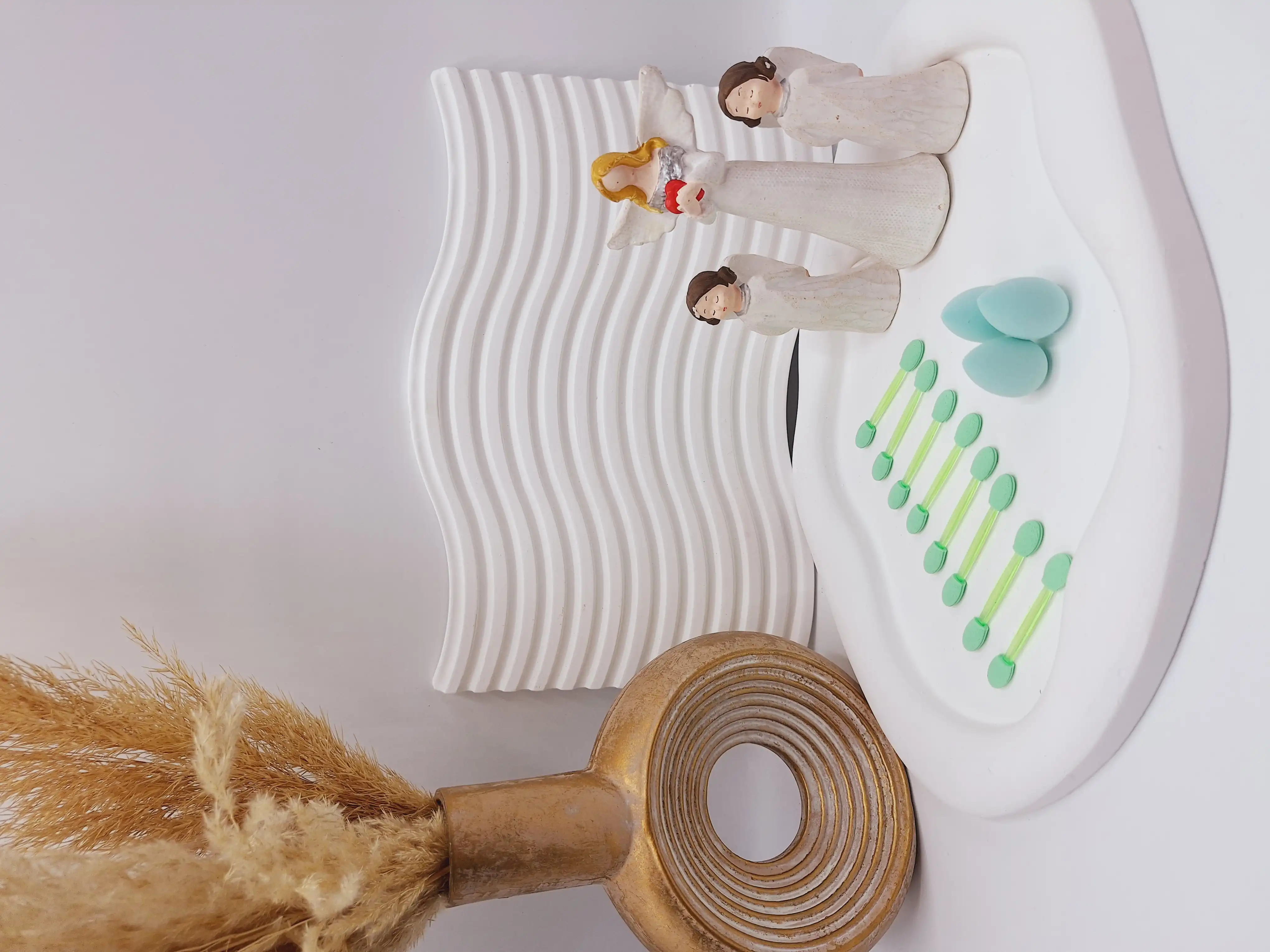 ست پد کانسیلر گوگولی همراه با پد سایه MAKE UP