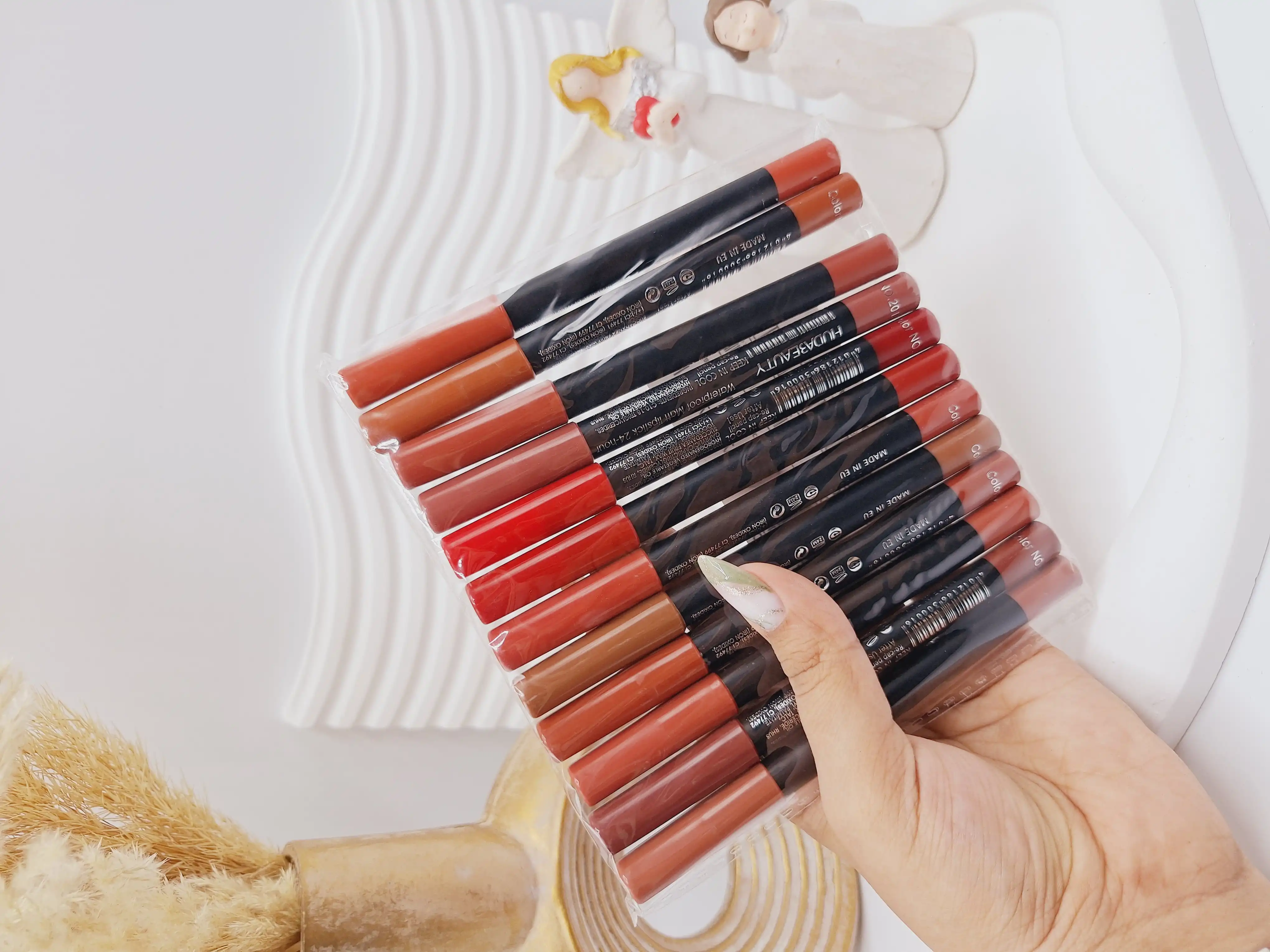 پک 12 تایی رژ مدادی برند هدا بیوتی کد 30278