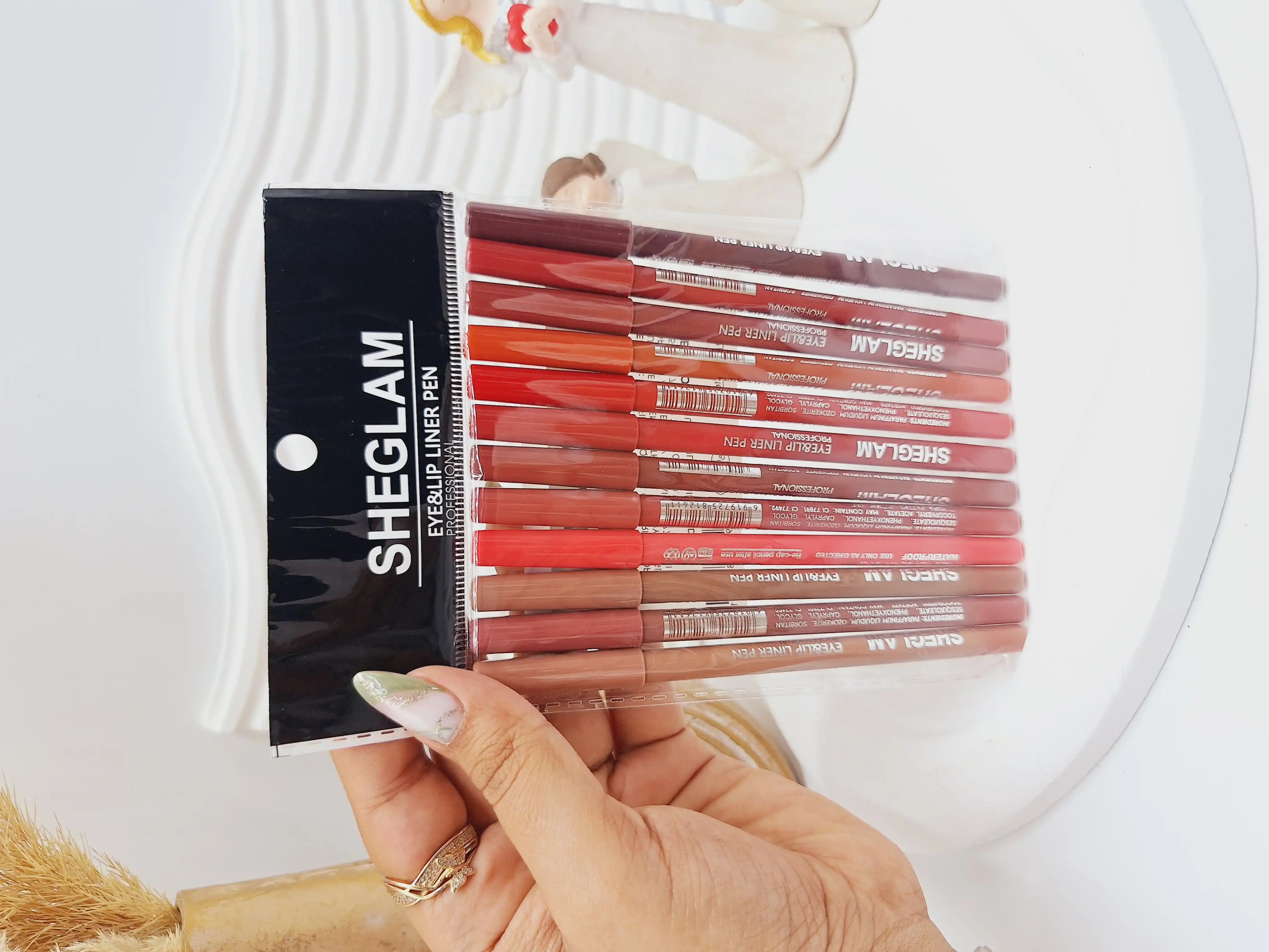 پک 12 تایی خط لب برند شیگلم ضد آب کد 2611