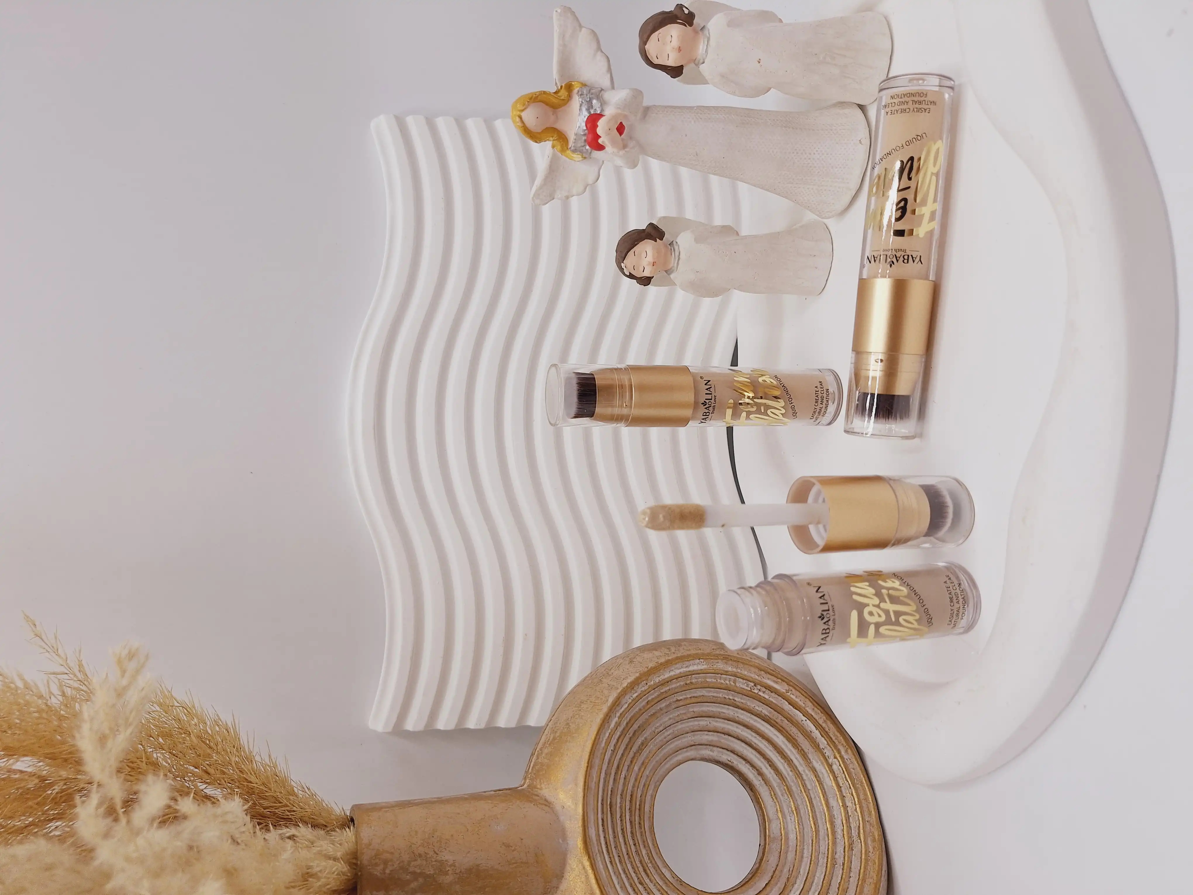 کرم فاندیشین مایع برس دار برند YABAOLIAN کد 7050