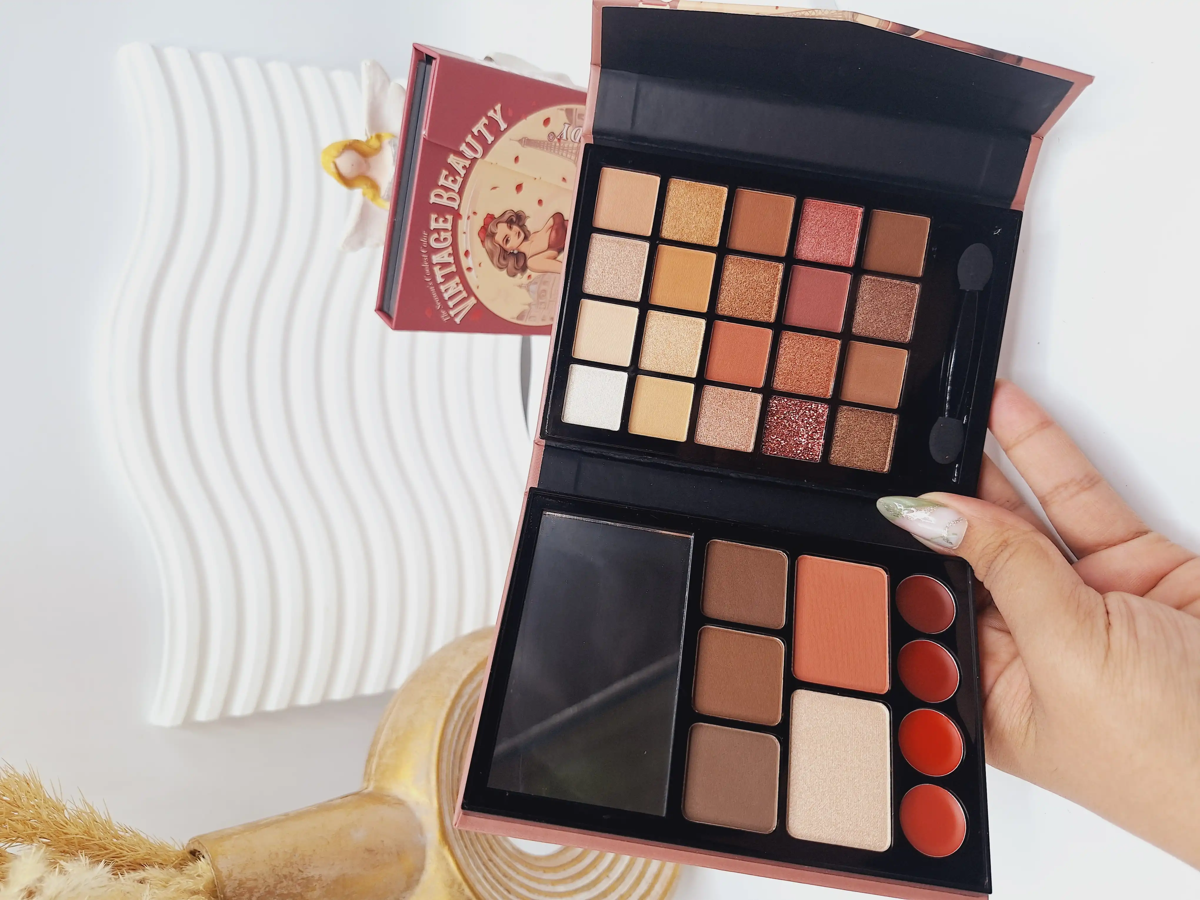 پالت سایه آنالیدی طرح ملکه الیزابت کد 8607E