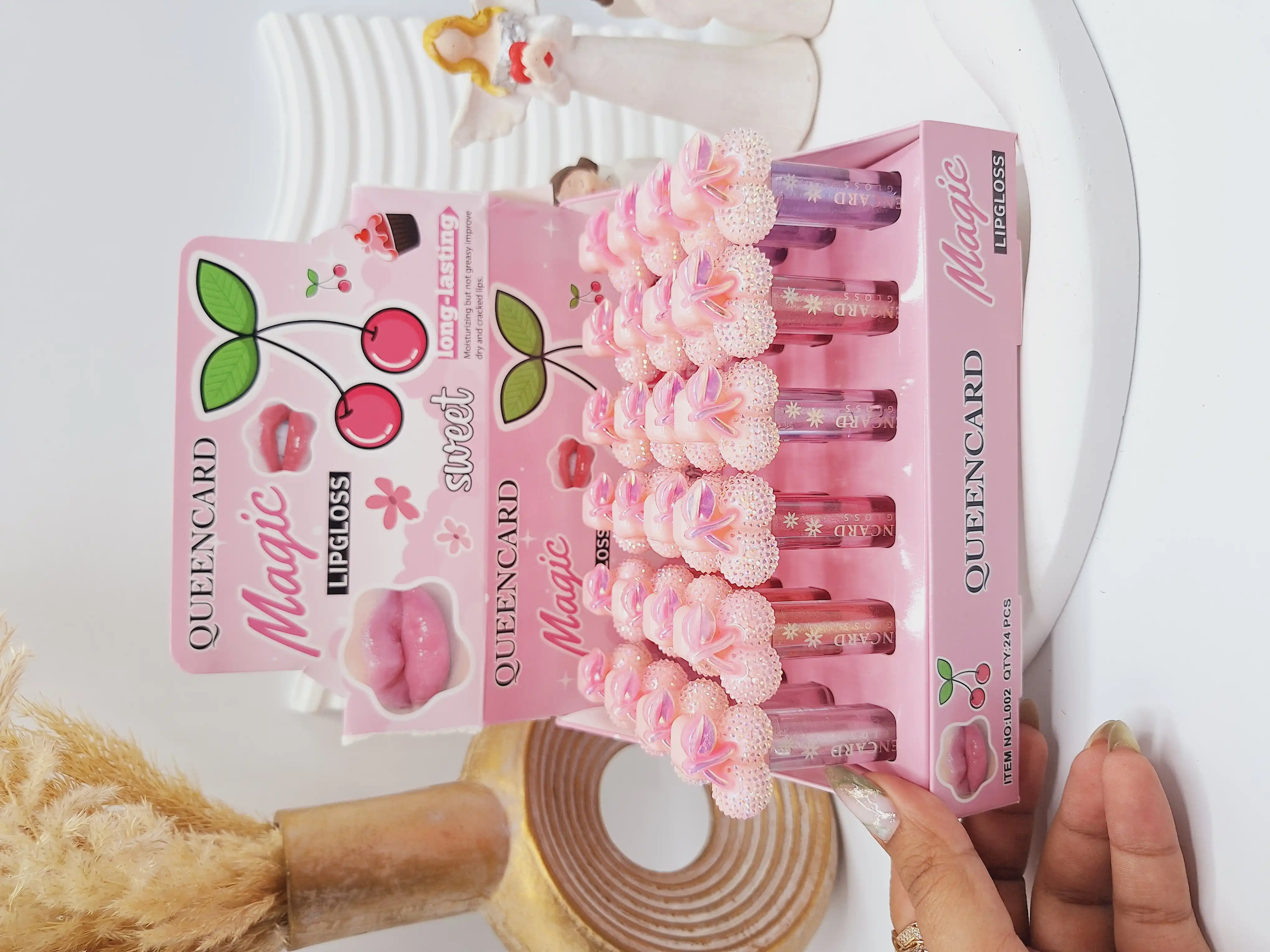 لیپ گلاس طرح گیلاس شاین دار برند magic کد L002