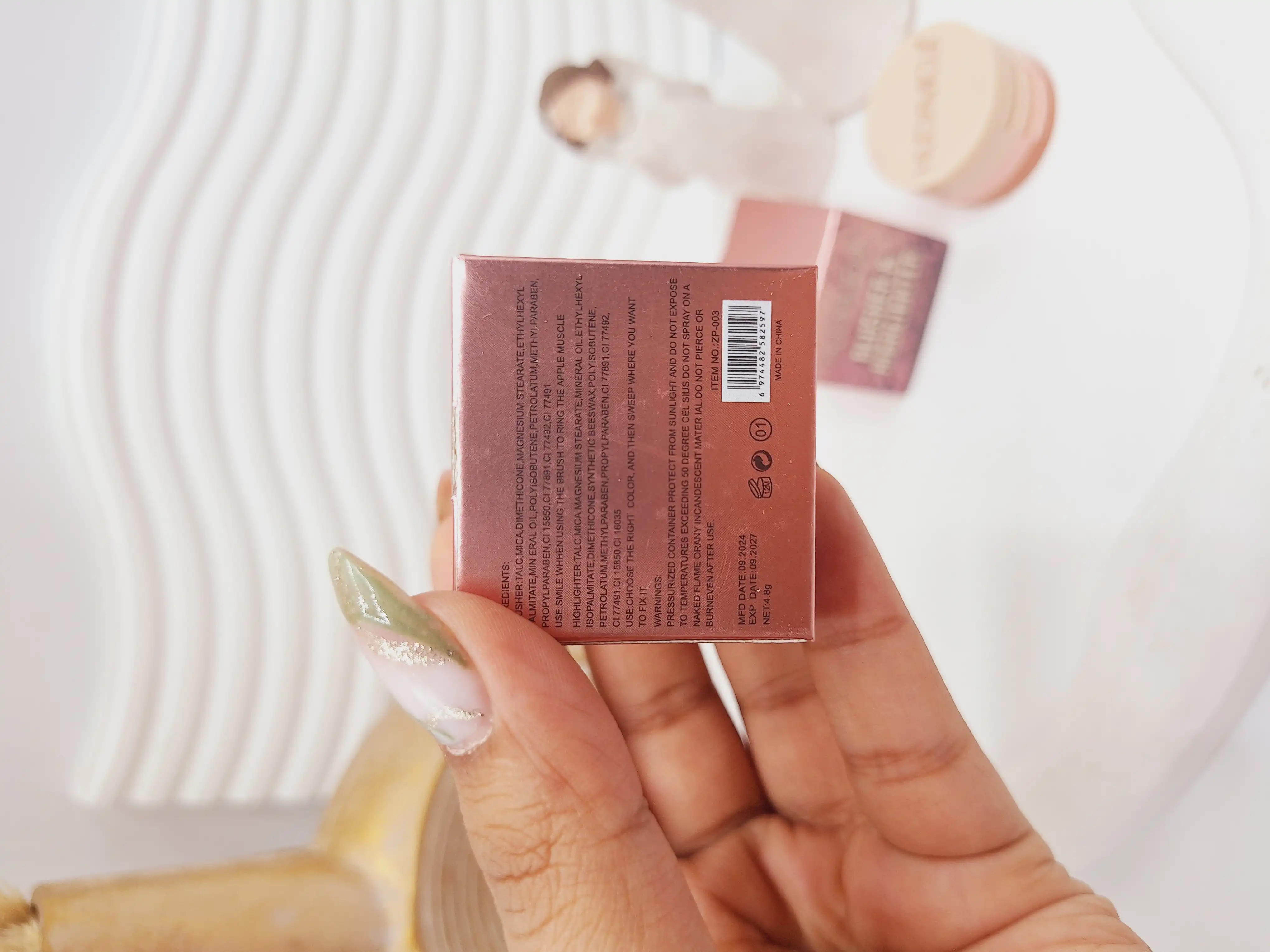 رژ گونه و هایلایتر سه طبقه برند هدا موجی کد 2597