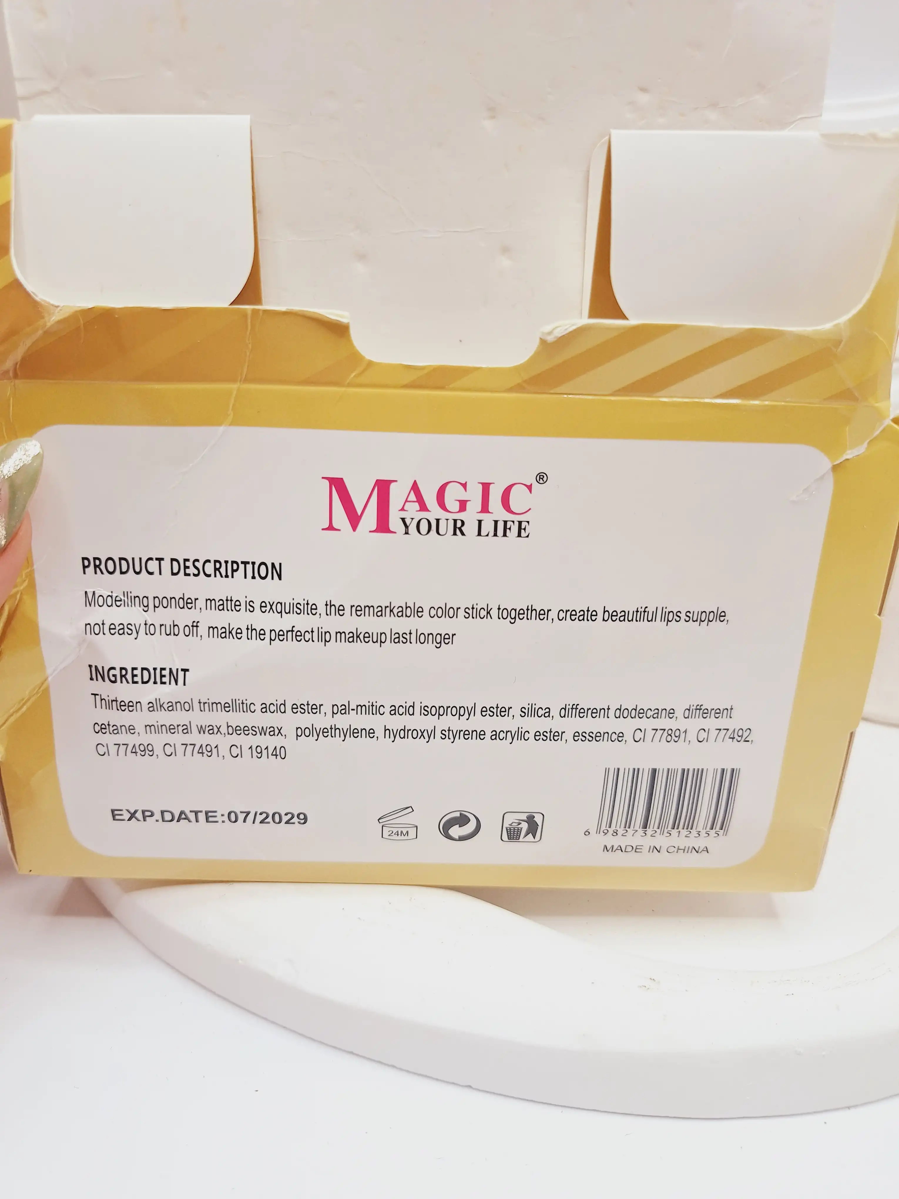 لیپ گلاس ذرات طلا برند MAGIC کد LC235