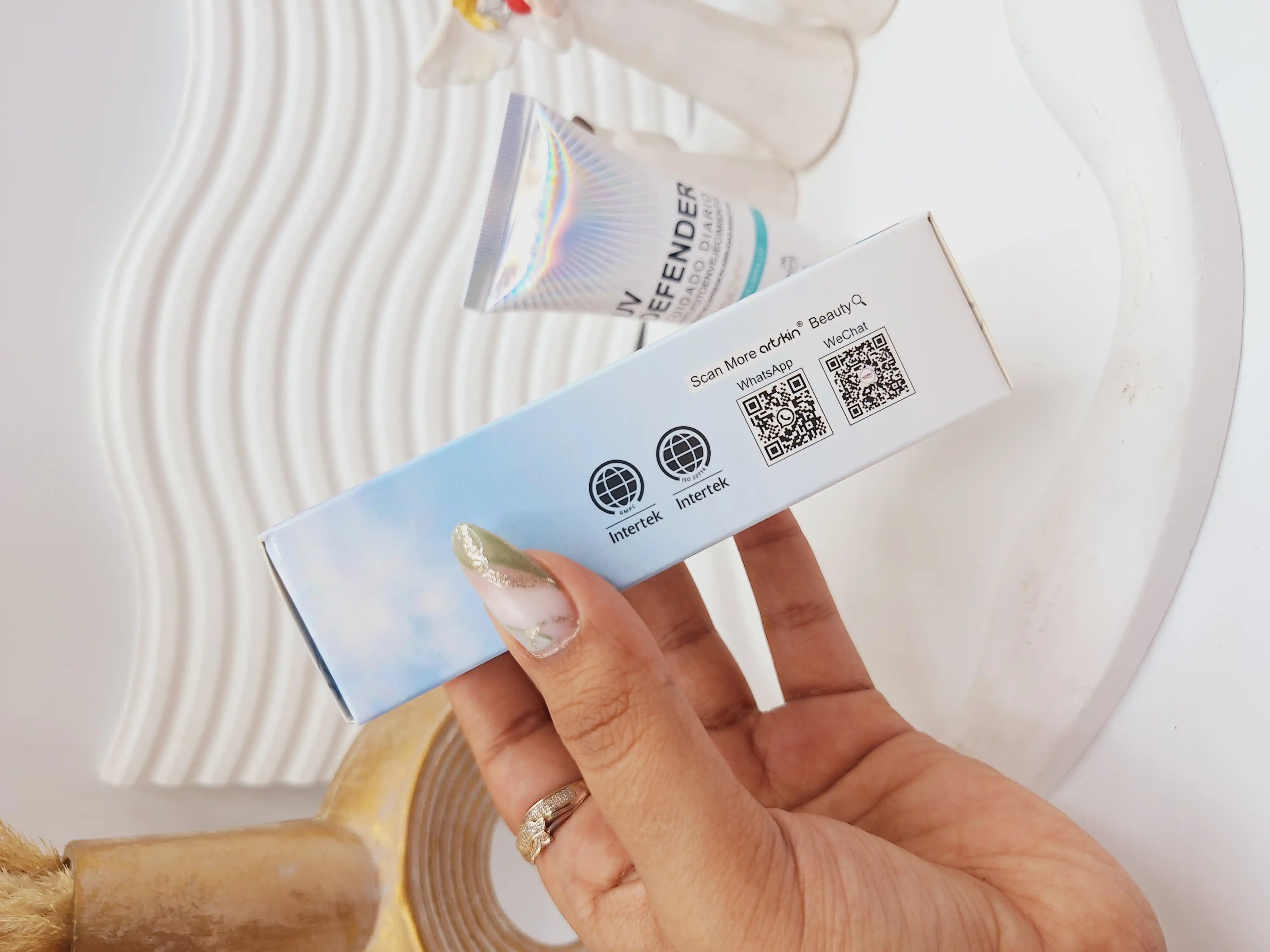 ضدآفتاب کرم پودری spf60 برند آرت اسکین کد 9740