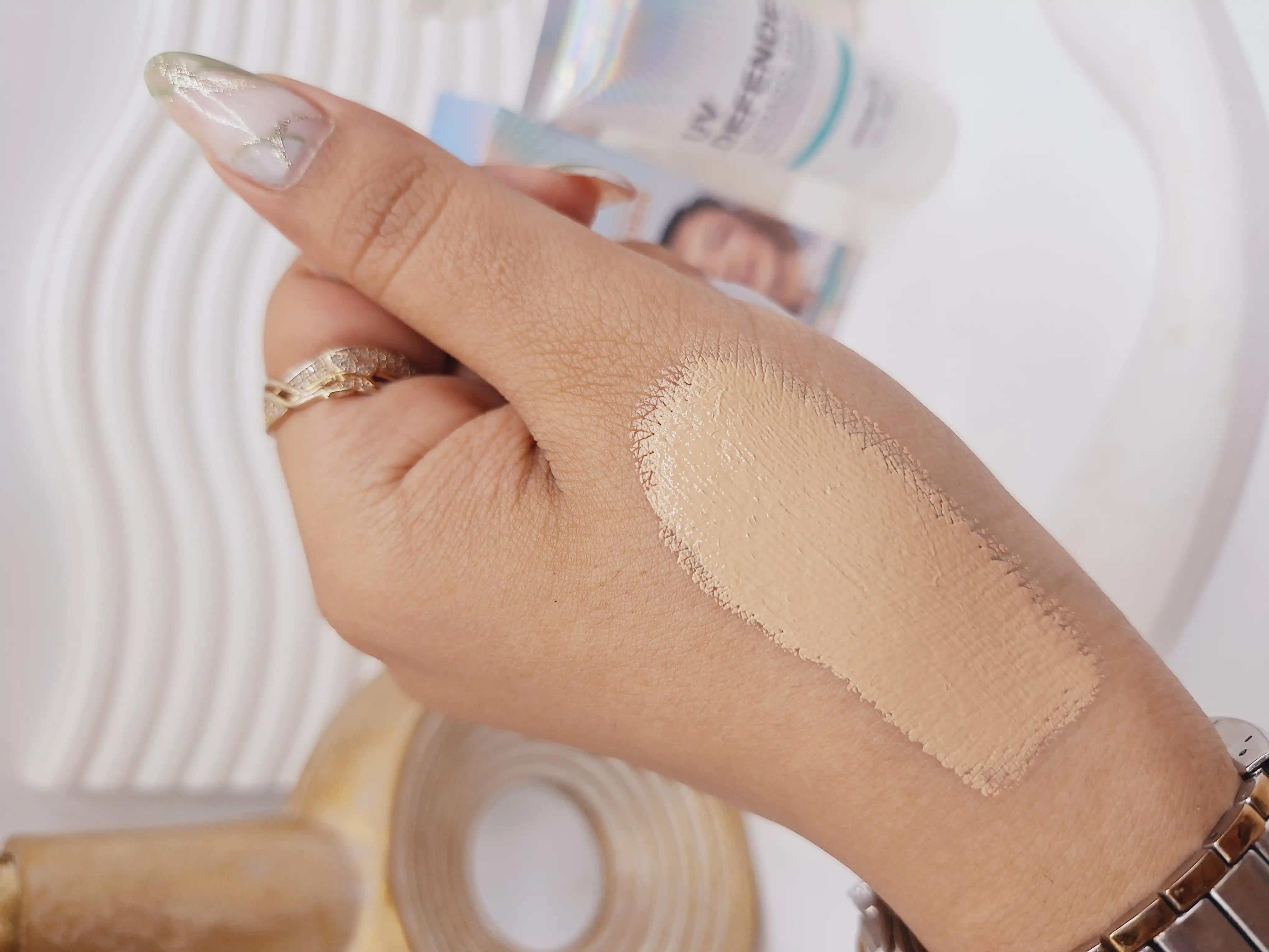 ضدآفتاب کرم پودری spf60 برند آرت اسکین کد 9740