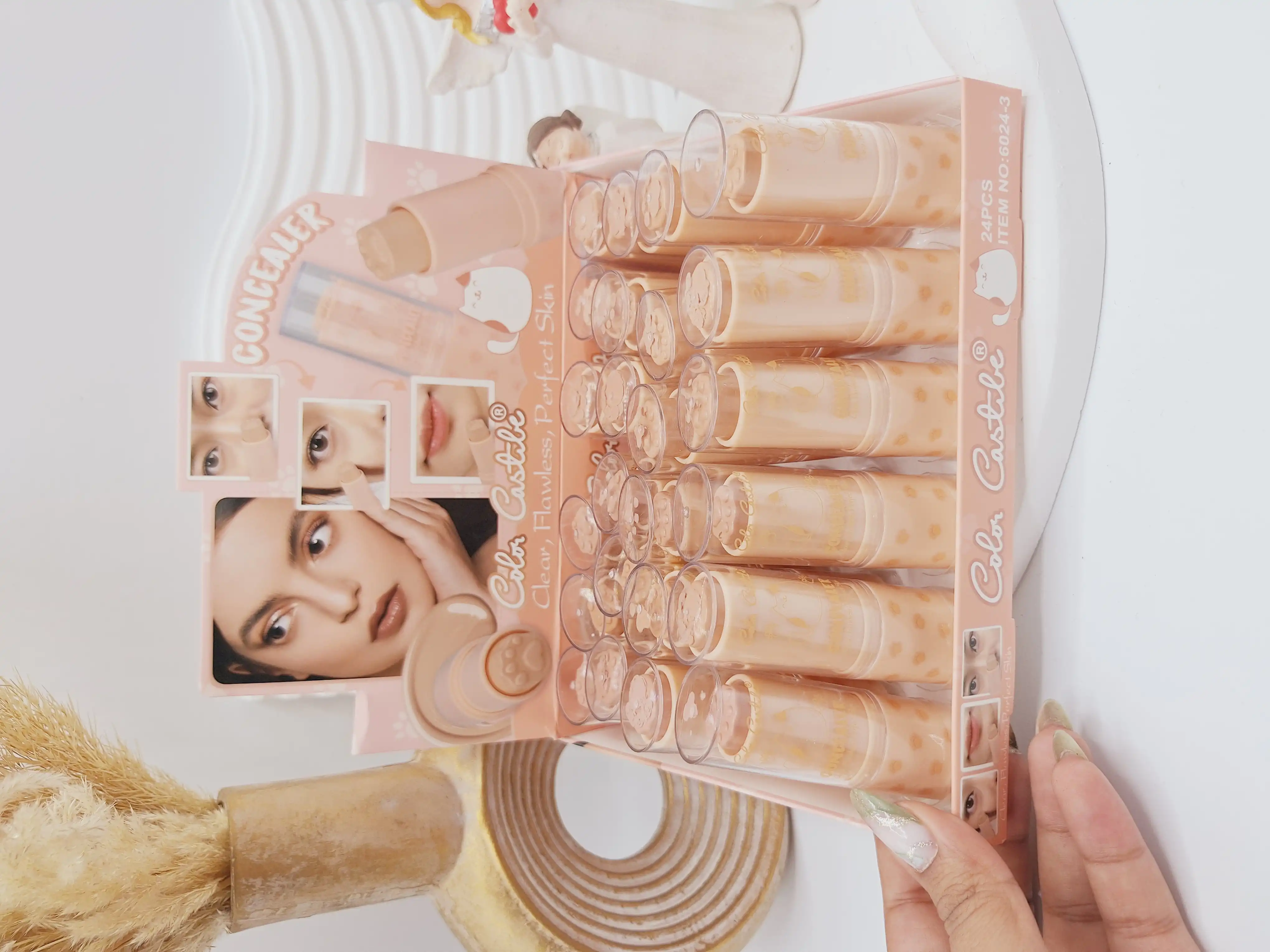 کانسیلر استیکی پنجه گربه برند Color Castibee کد 6024