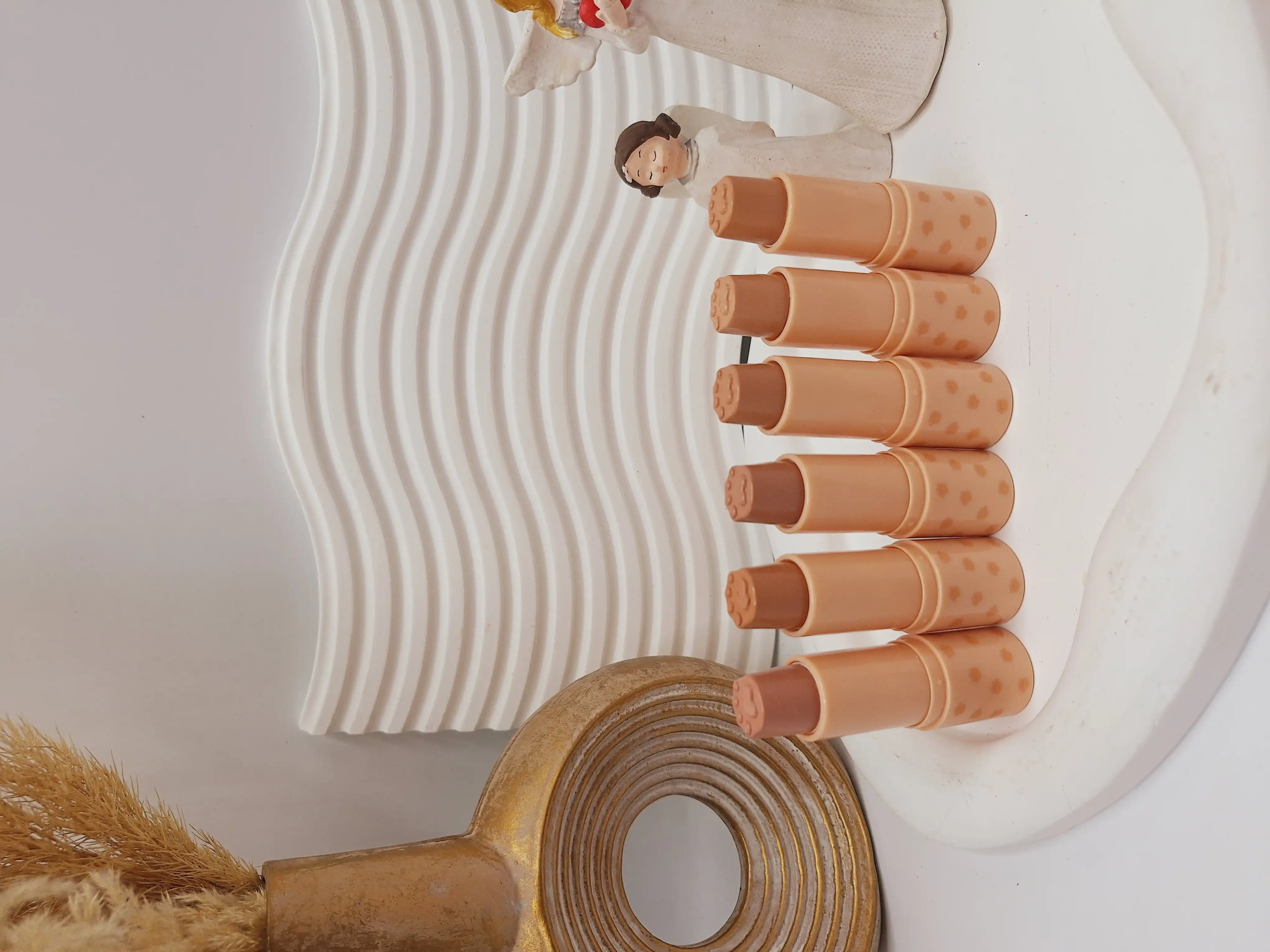 کانسیلر استیکی پنجه گربه برند Color Castibee کد 6024