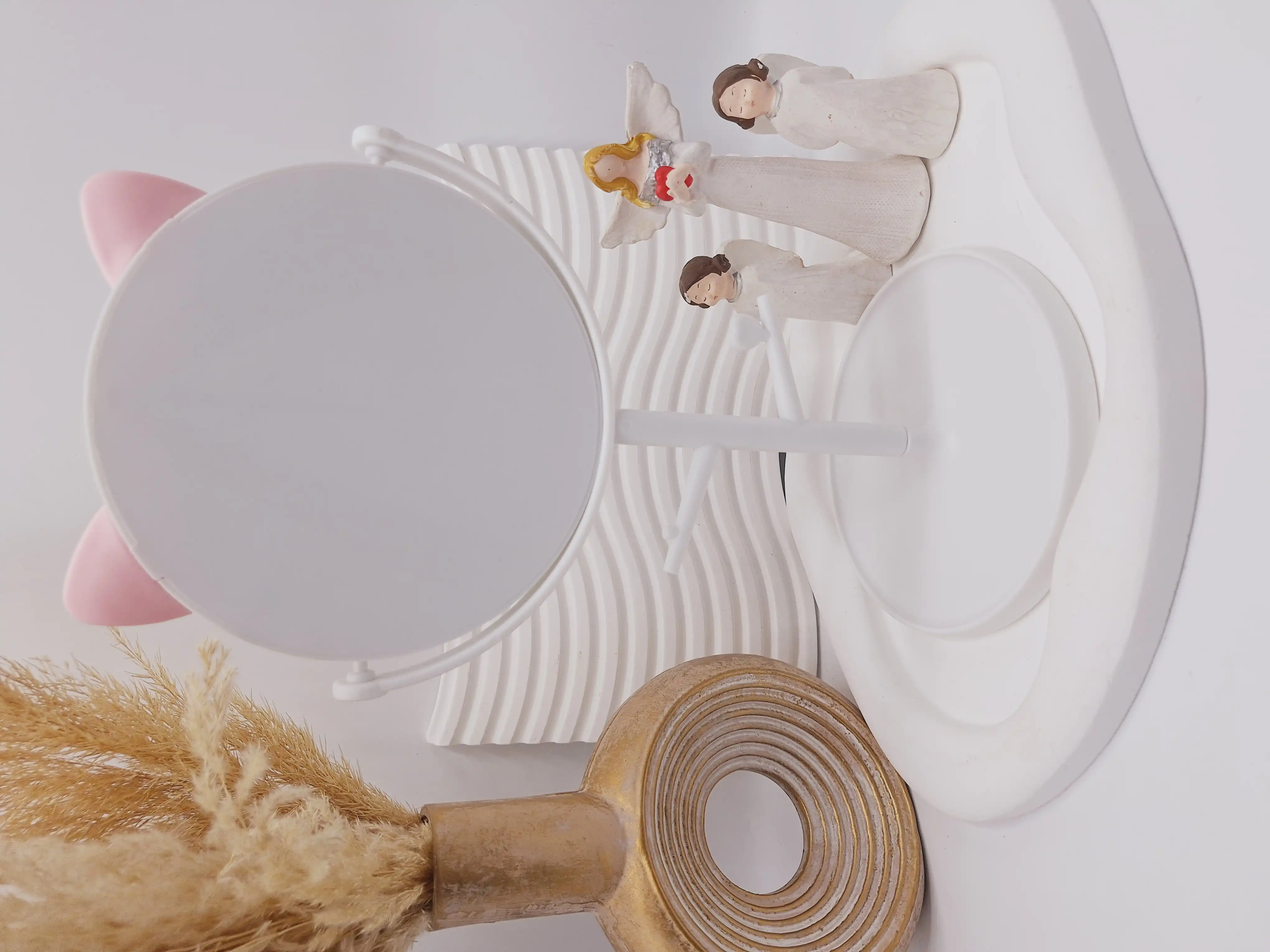 آینه گرد رومیزی مدل استند جواهرات طرح گربه رنگ سفید