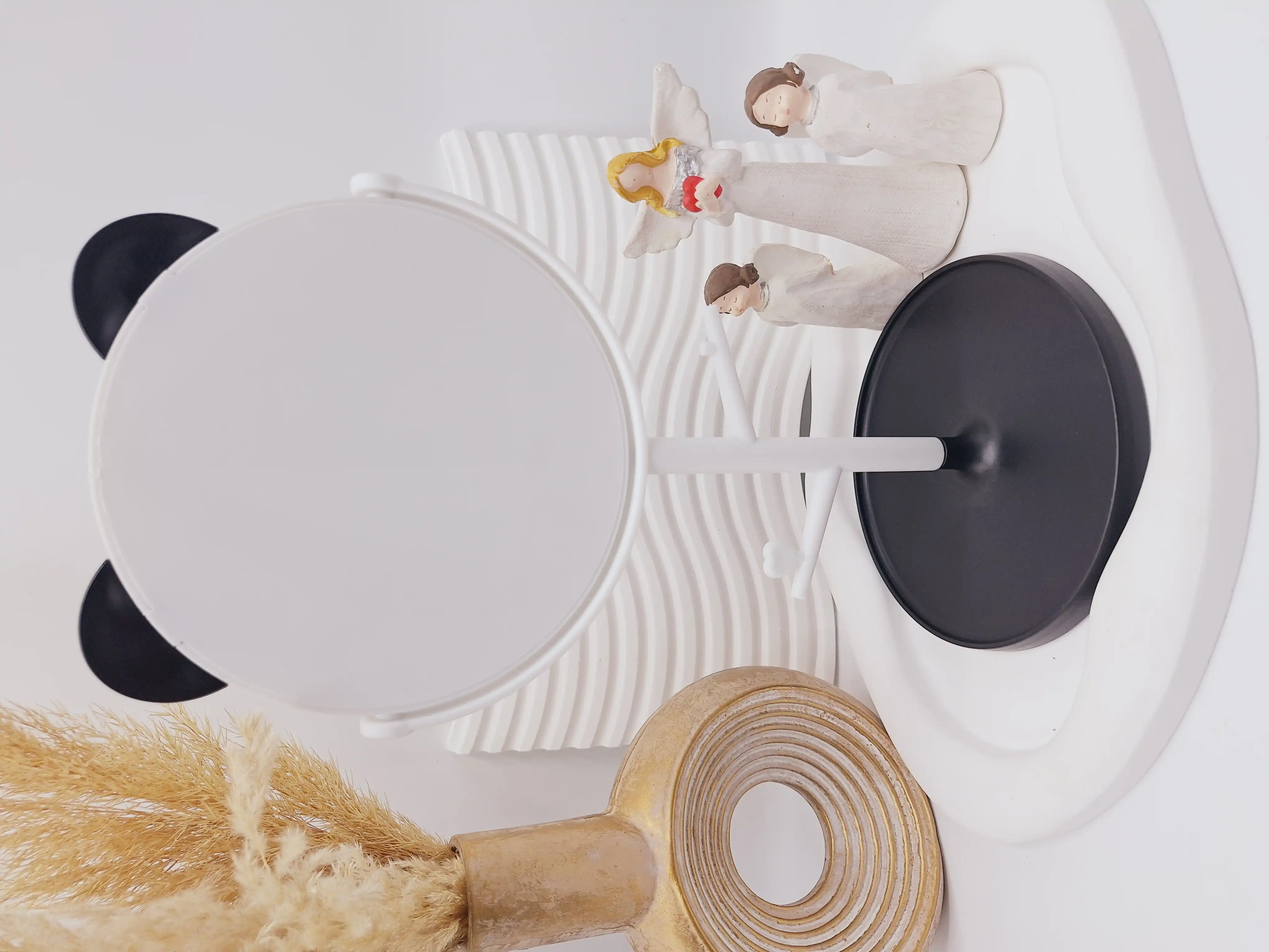 آینه گرد رومیزی مدل استندجواهرات طرح گربه رنگ مشکی