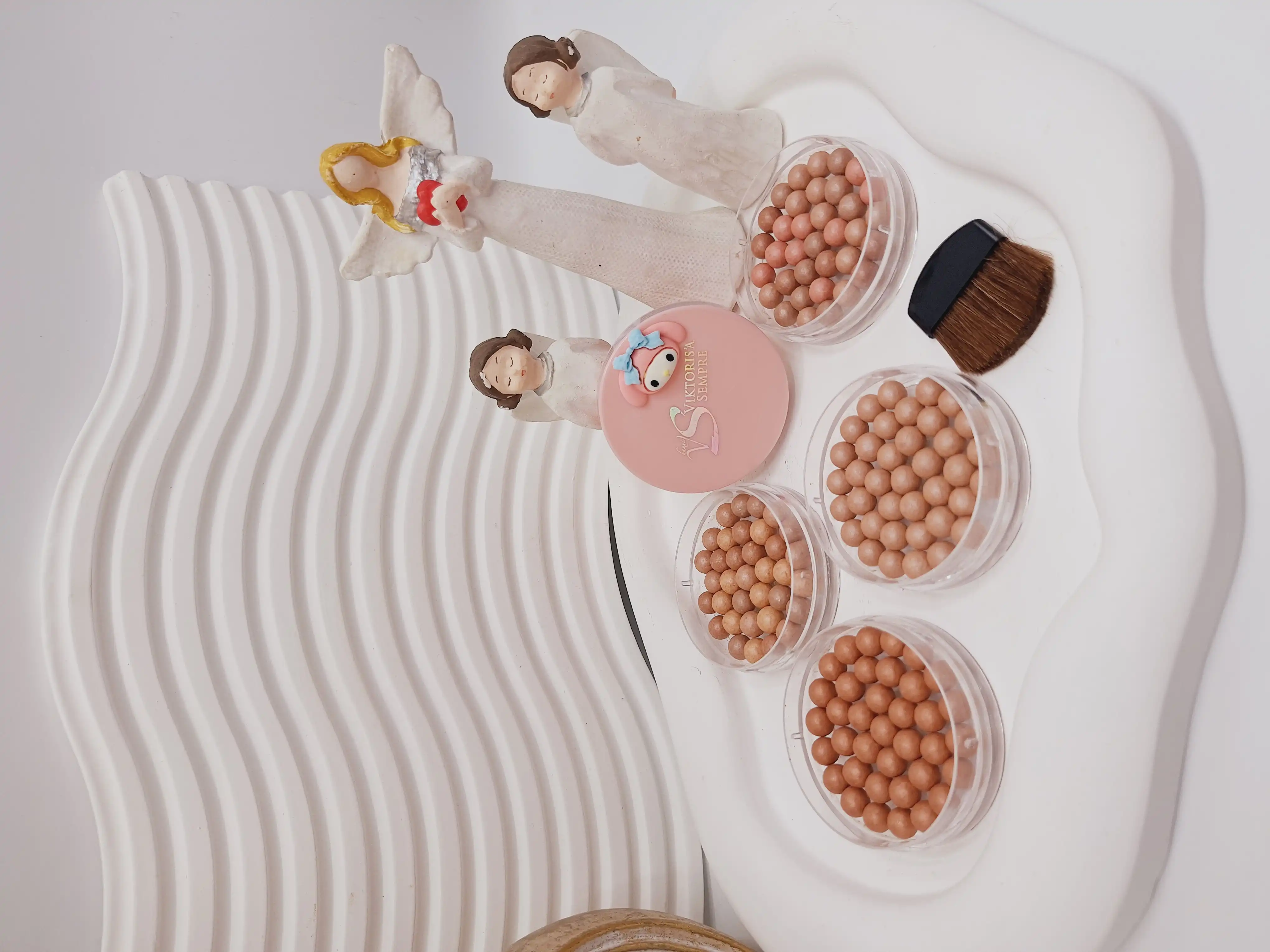 رژ گونه توپ توپی ترند طرح عروسک کیتی کد 0987