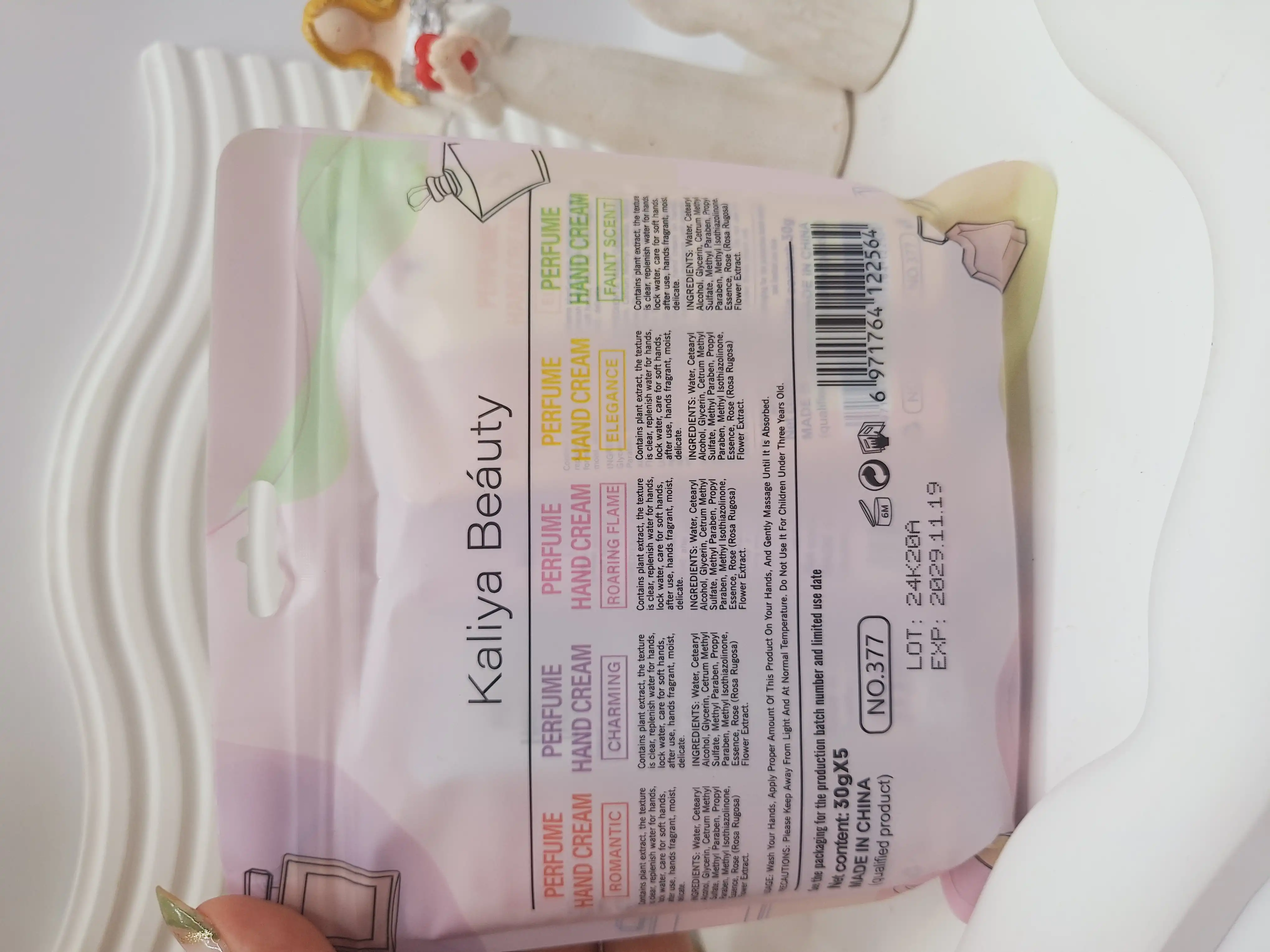 پک کرم دست 5 تایی مرطوب کننده کیفی طرح پرفیوم (عطر) برند کایلی بیوتی کد 377