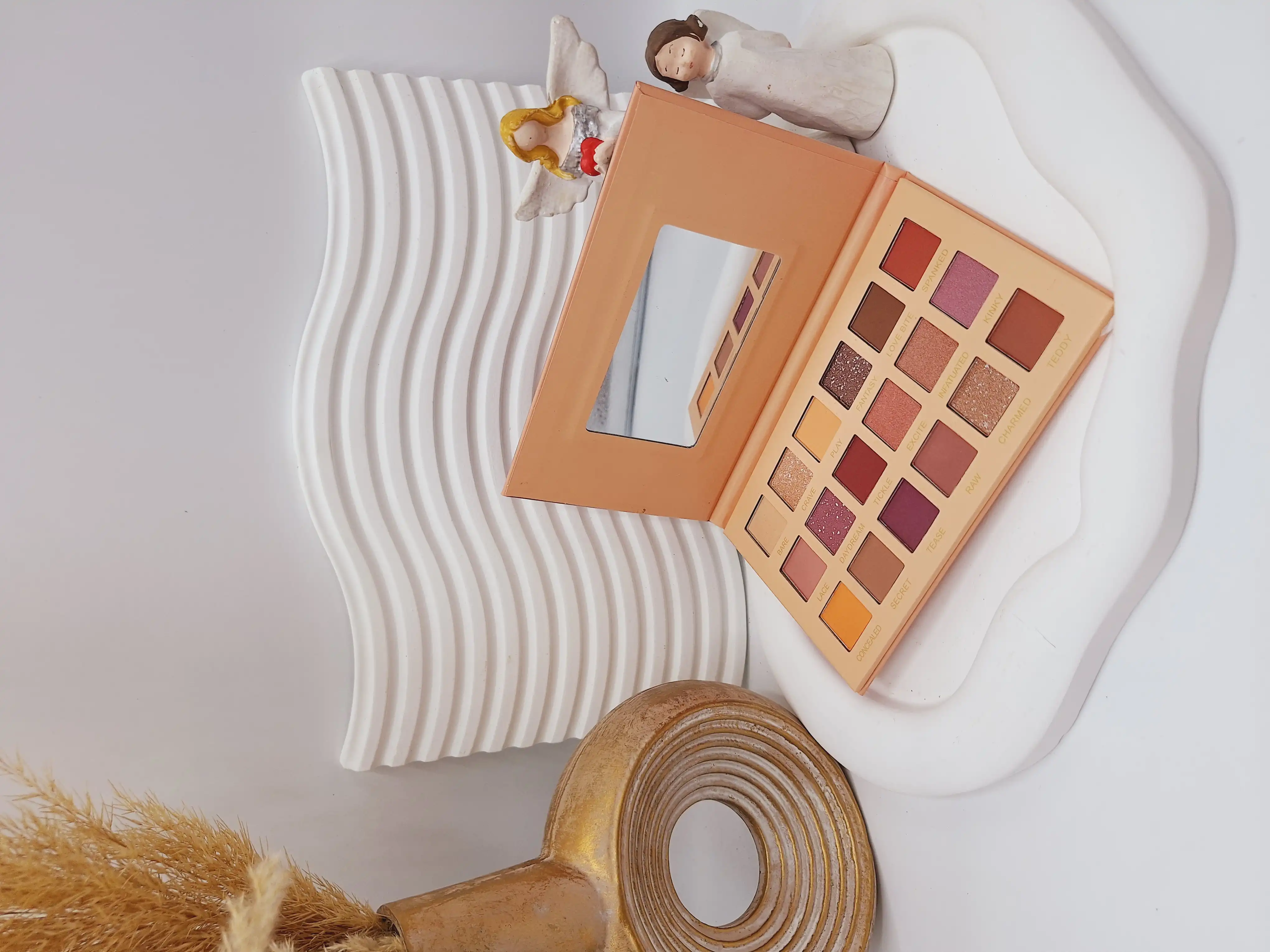 پالت سایه خوش رنگ و ترند برند NUDE  0230 کد 0235