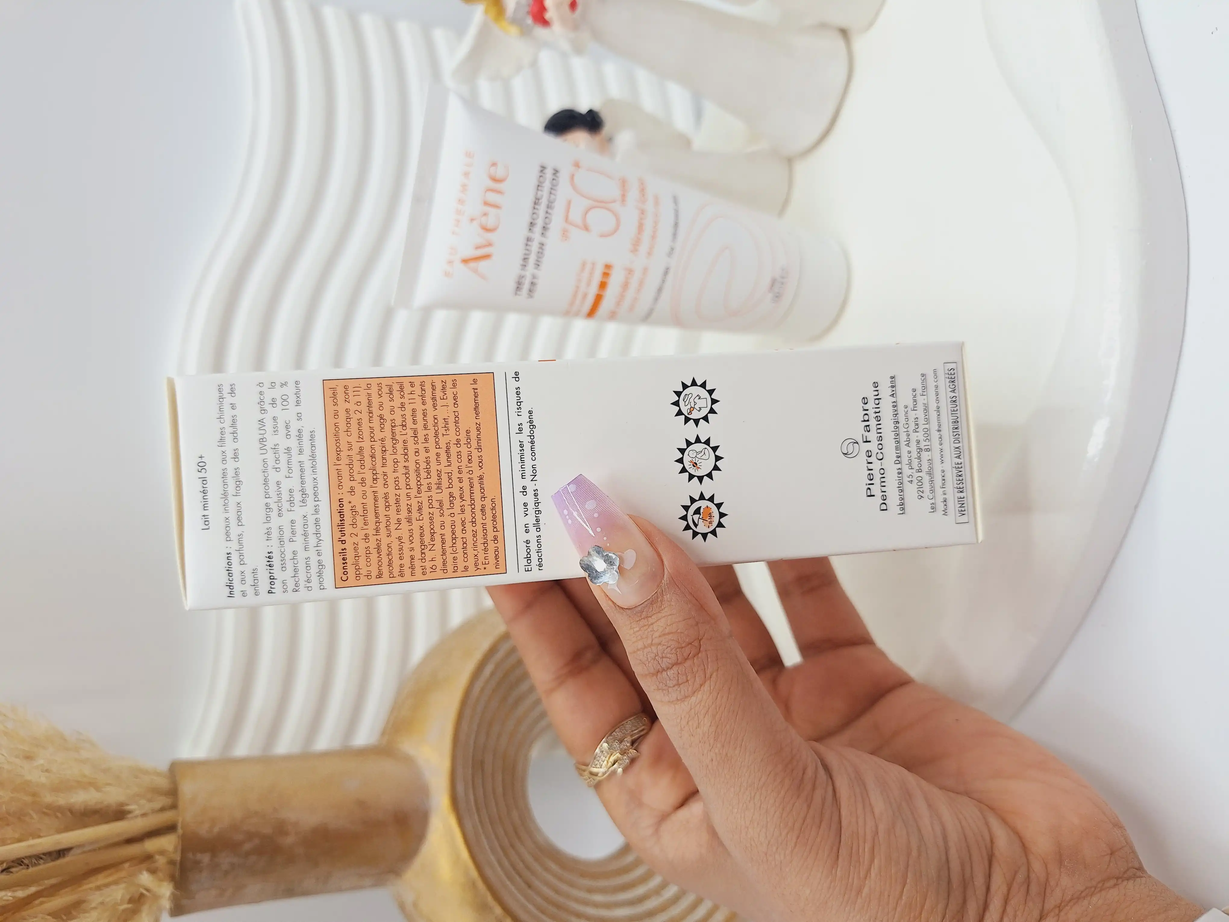 ضدآفتاب بی رنگ SPF 50 برند Avène کد 5872