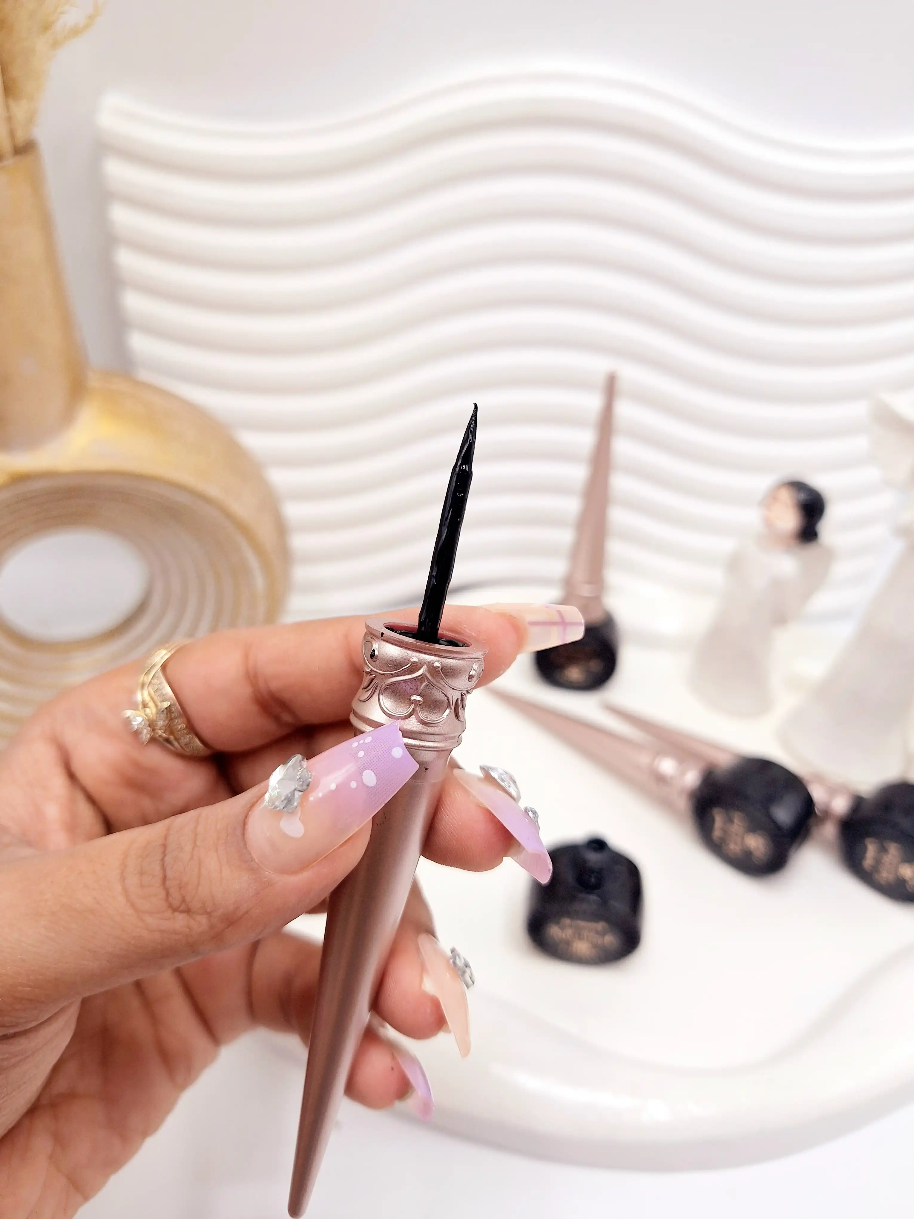 خط چشم مشکی ماژیکی برند 3Q beauty کد 2997