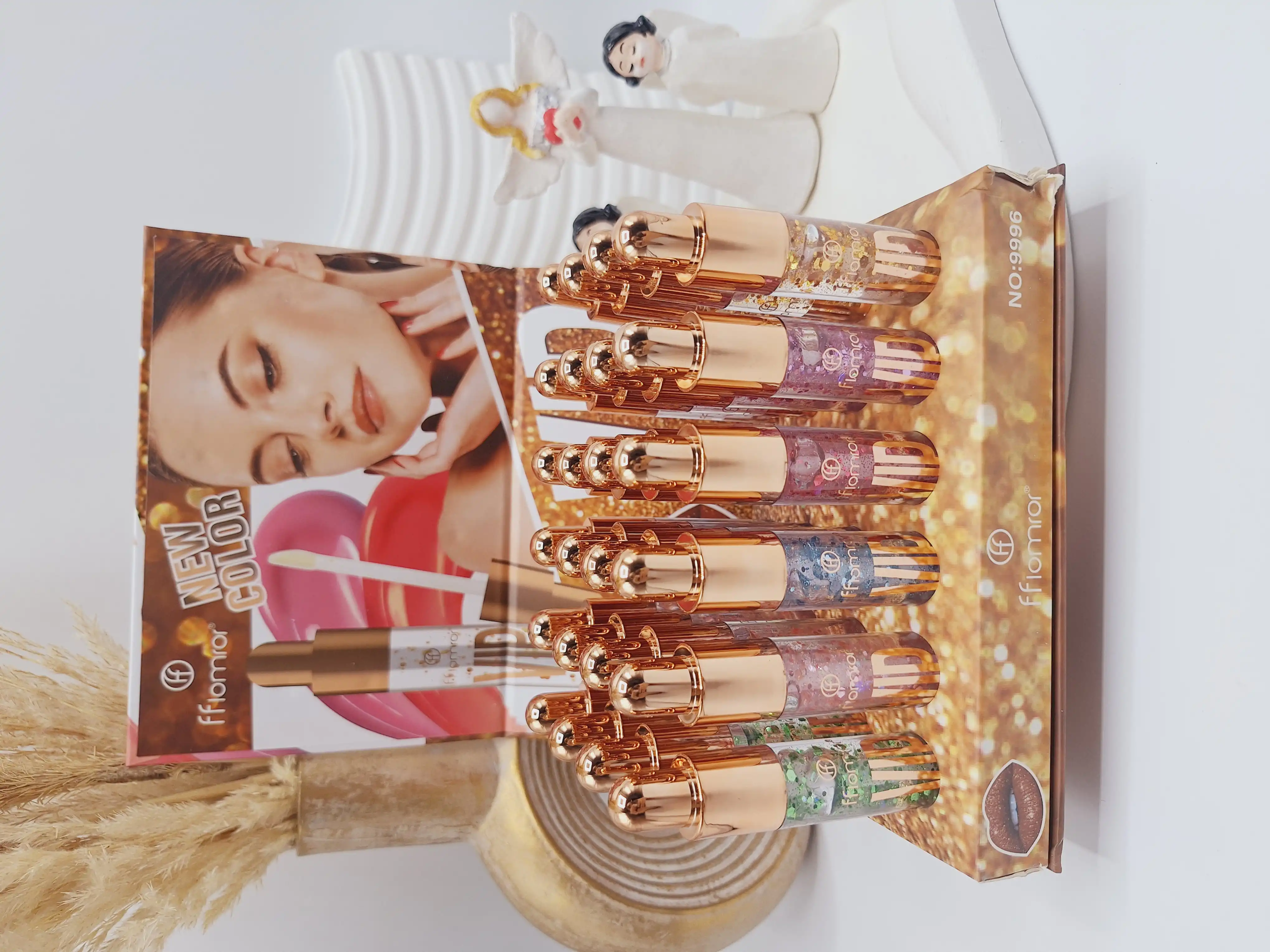 برق لب شاین دار زیبا برند مجیک کد 9996