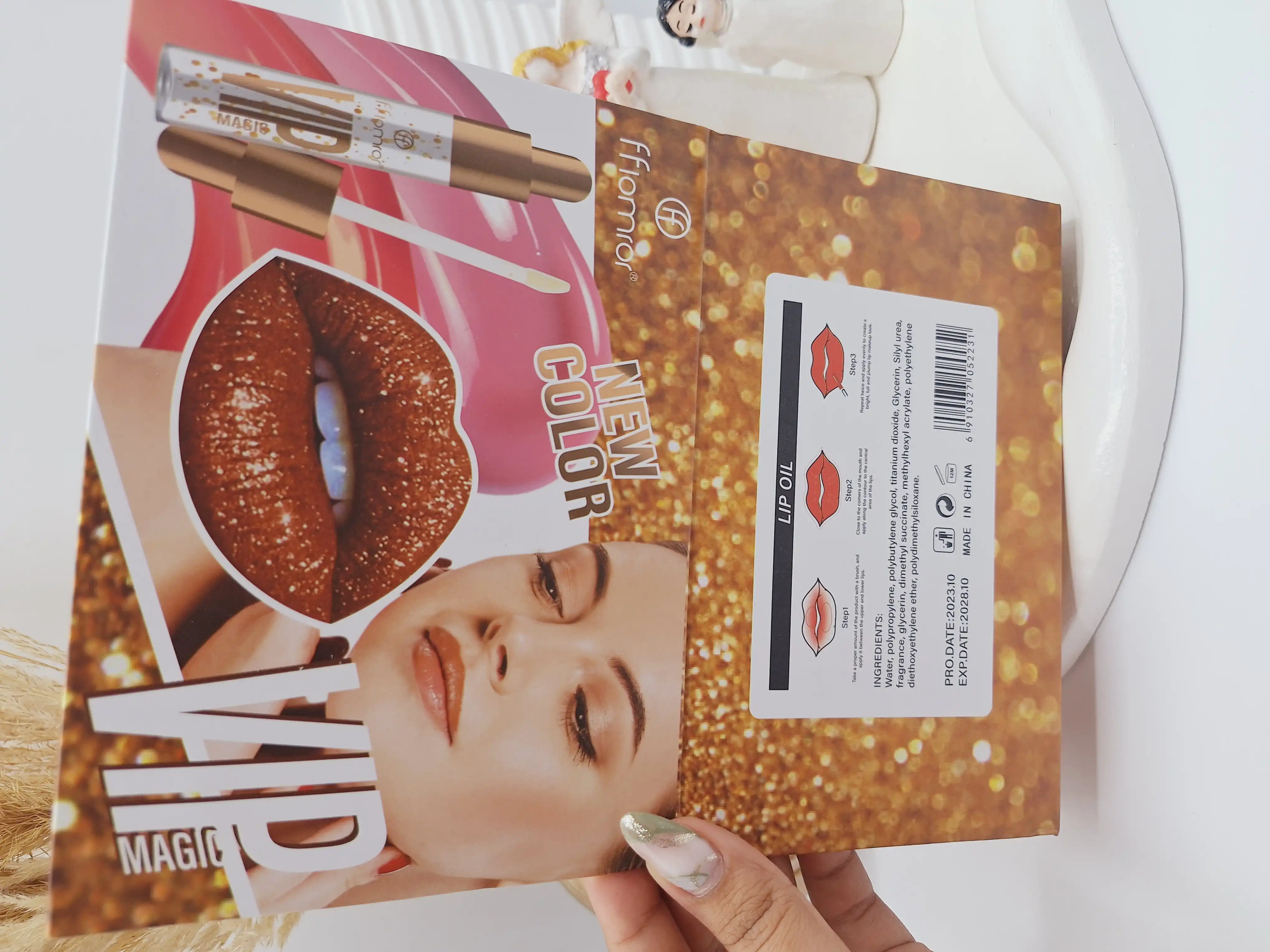 برق لب شاین دار زیبا برند مجیک کد 9996