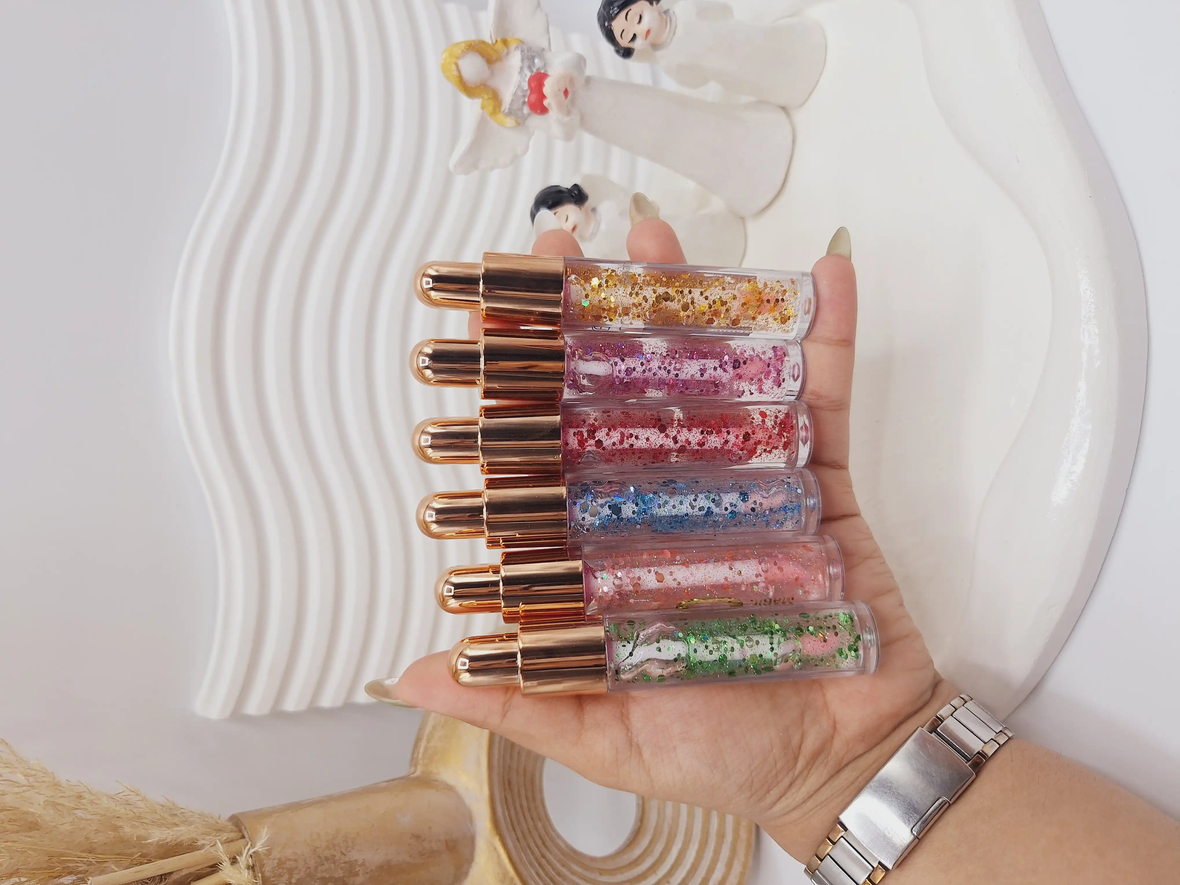 برق لب شاین دار زیبا برند مجیک کد 9996