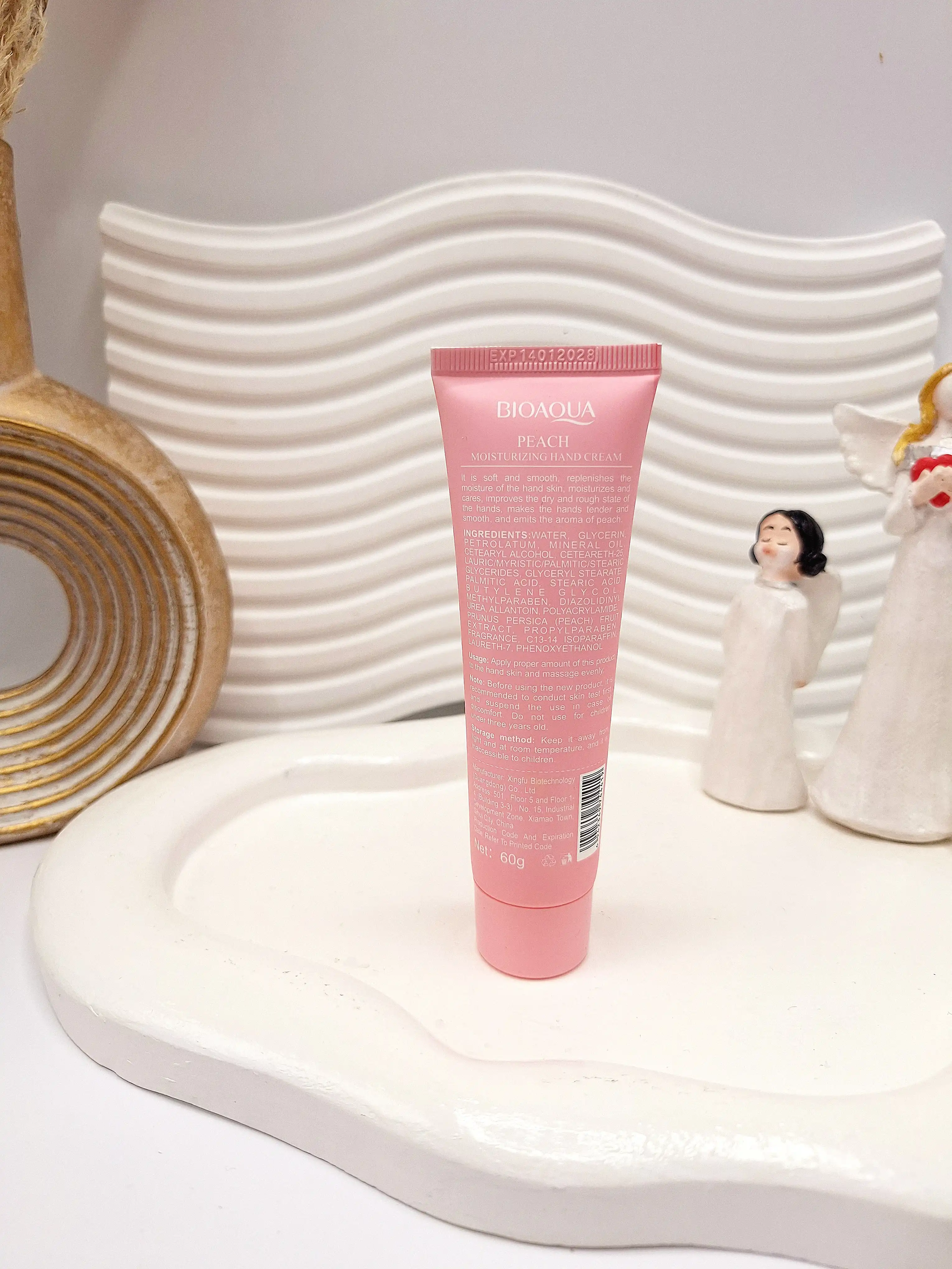 کرم دست مرطوب کننده و آبرسان خوشبو هلو 30گرم بیوآکوا