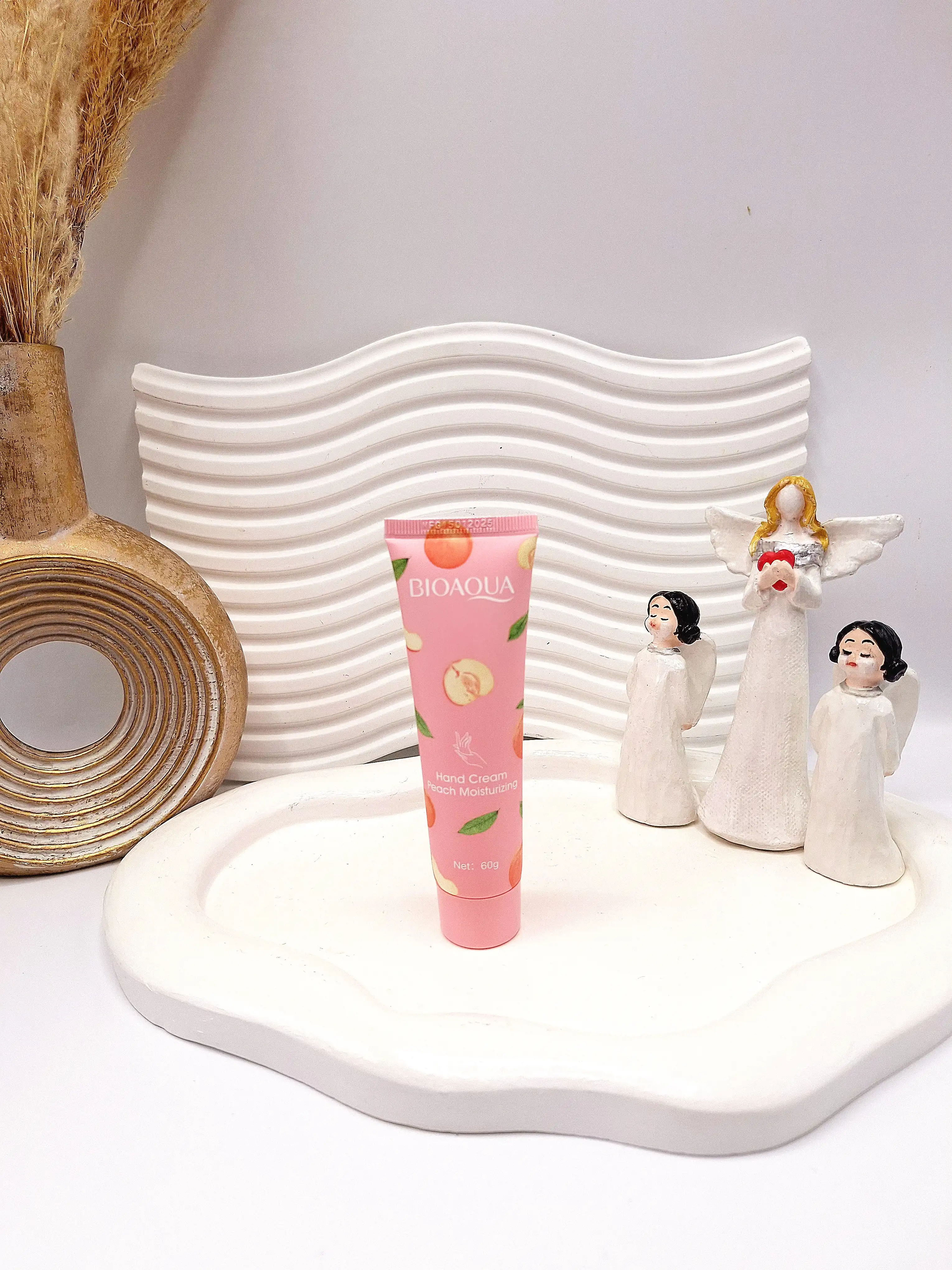 کرم دست مرطوب کننده و آبرسان خوشبو هلو 30گرم بیوآکوا