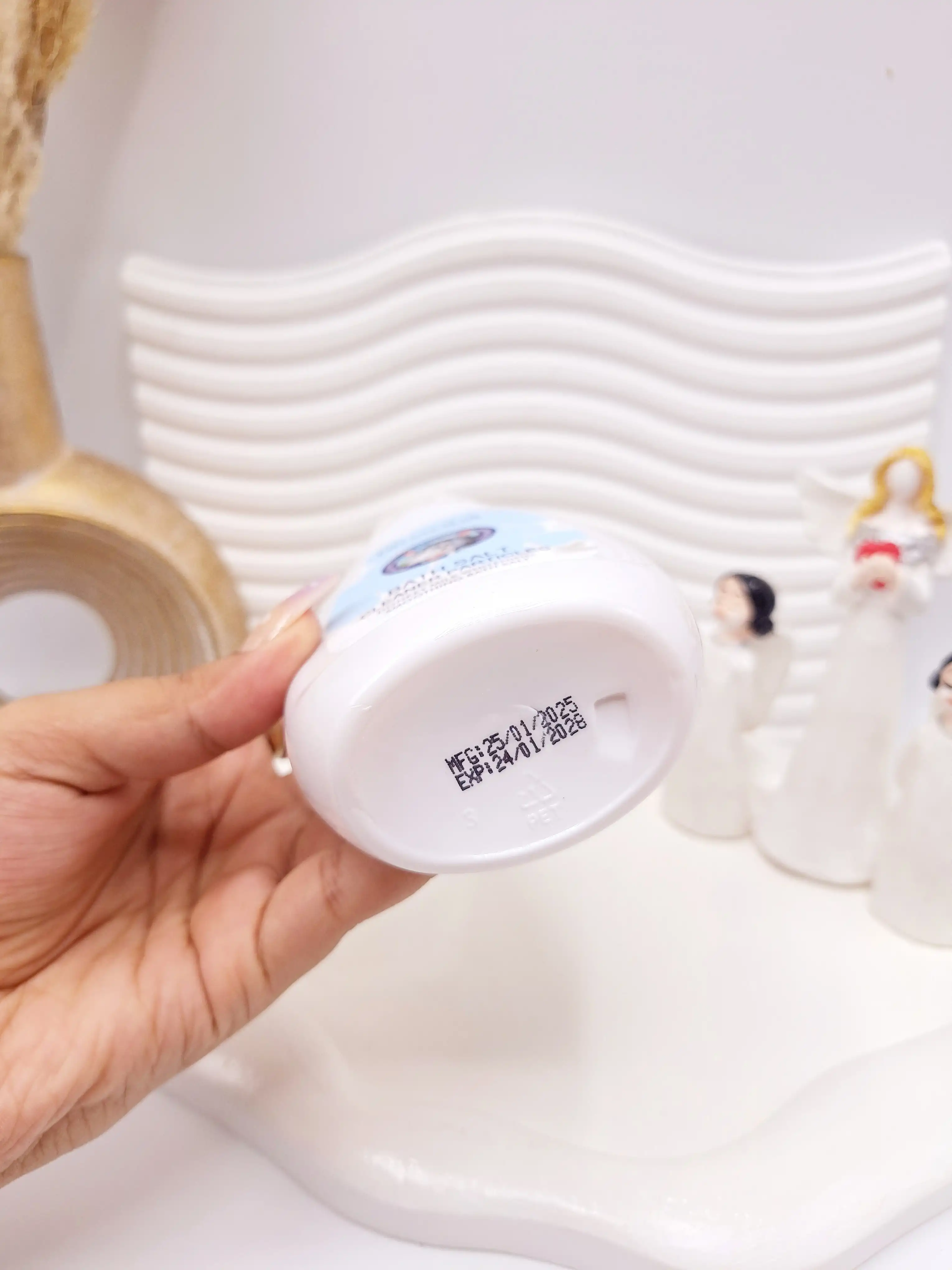 نمک بدن شیر الاغ حجم 430 گرم برند بیوآکوا کد 3563