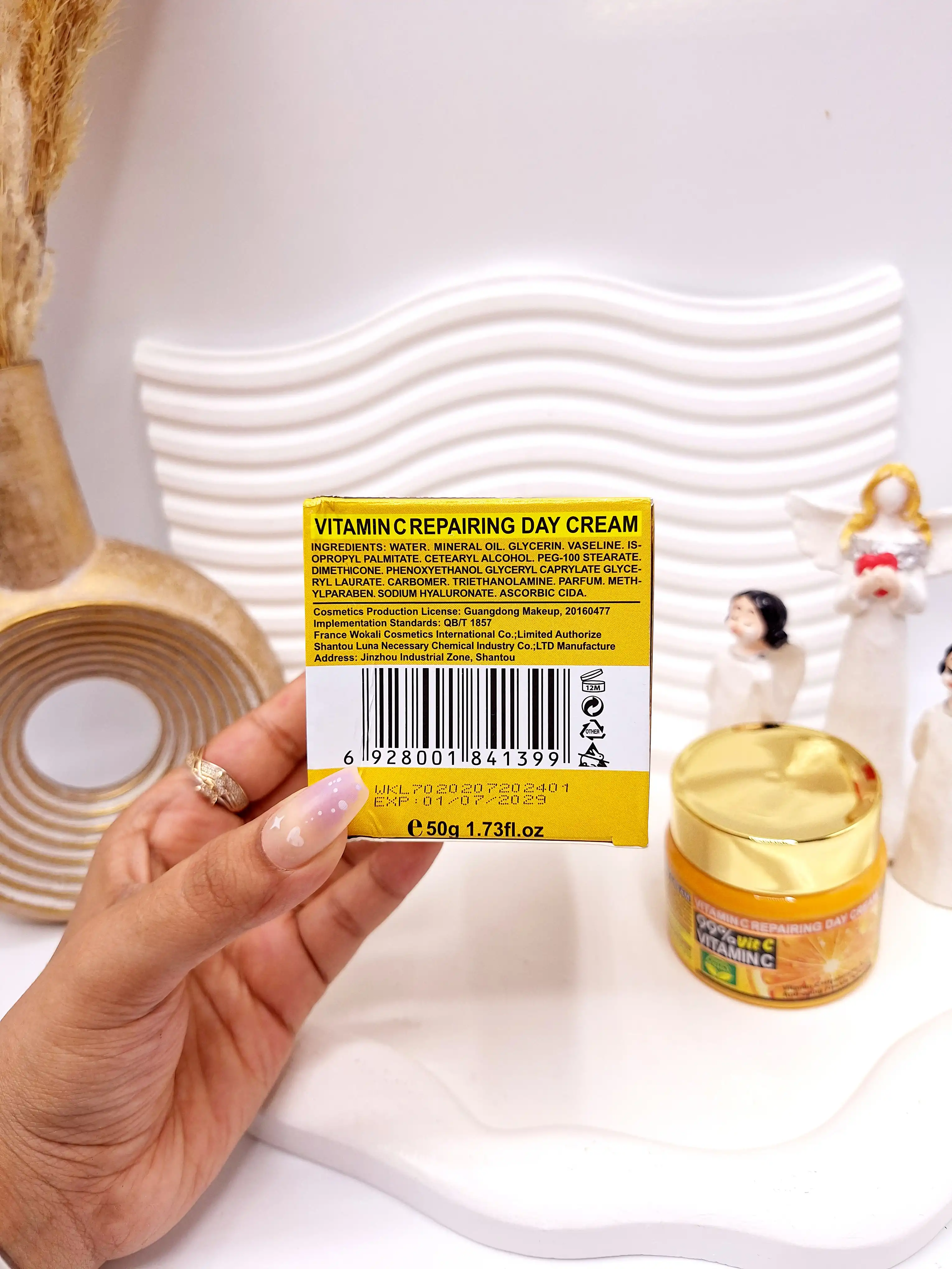 کرم جوانساز و ضد لک و روشن کننده قوی (روز) ویتامین سی برند وکالی اصل کد WKL713