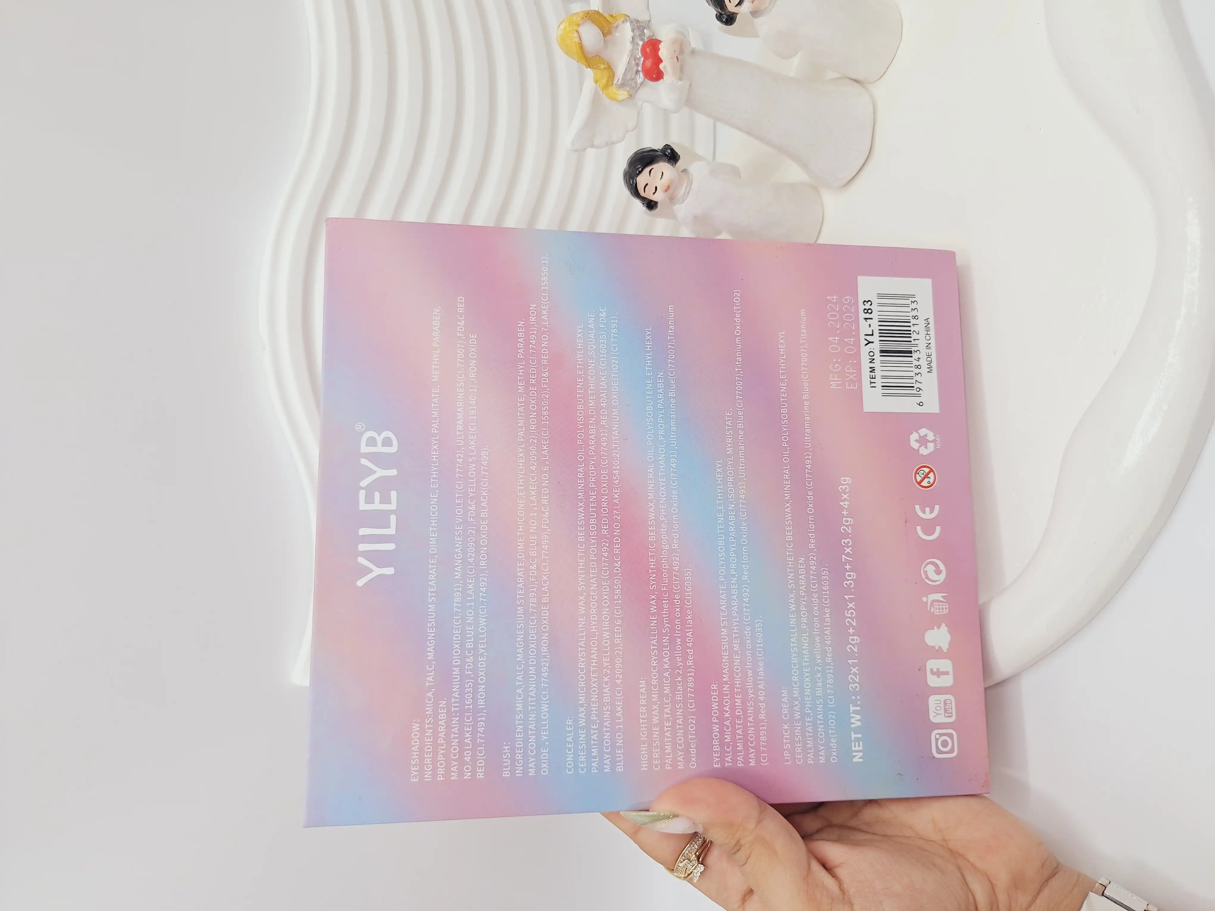 پالت سایت 68 رنگ مدل دختر کره ای جذاب کد YL-183