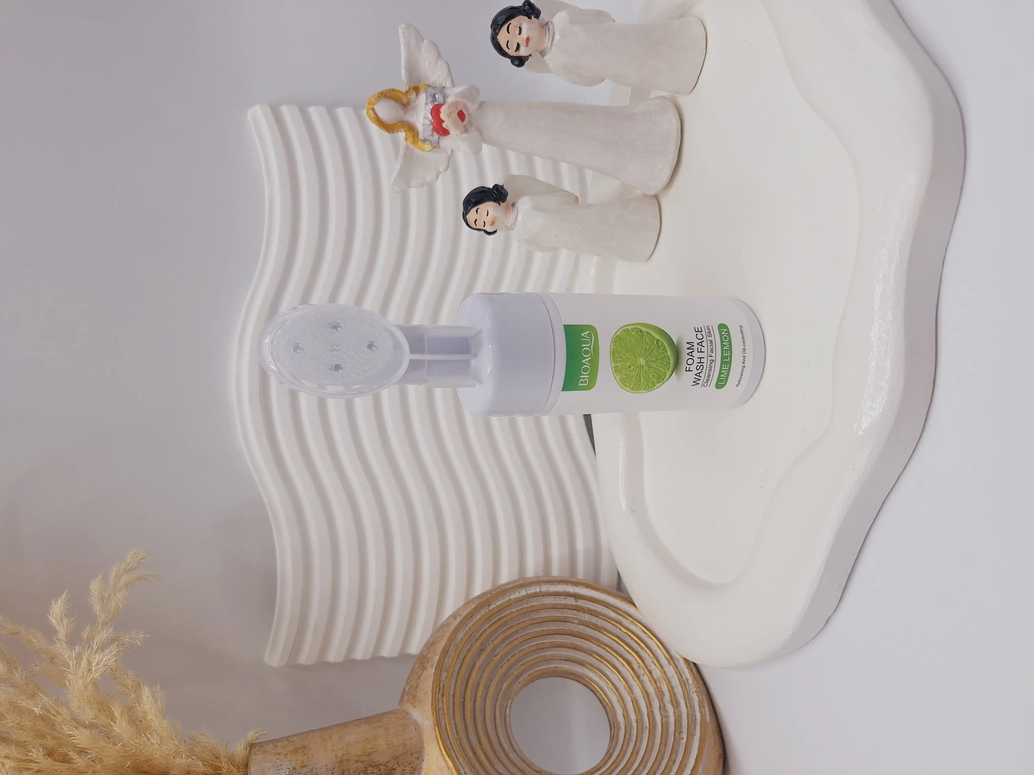 فوم براش دار روشن کننده و ضد آکنه لیمو برند بیوآکوا کد 47281